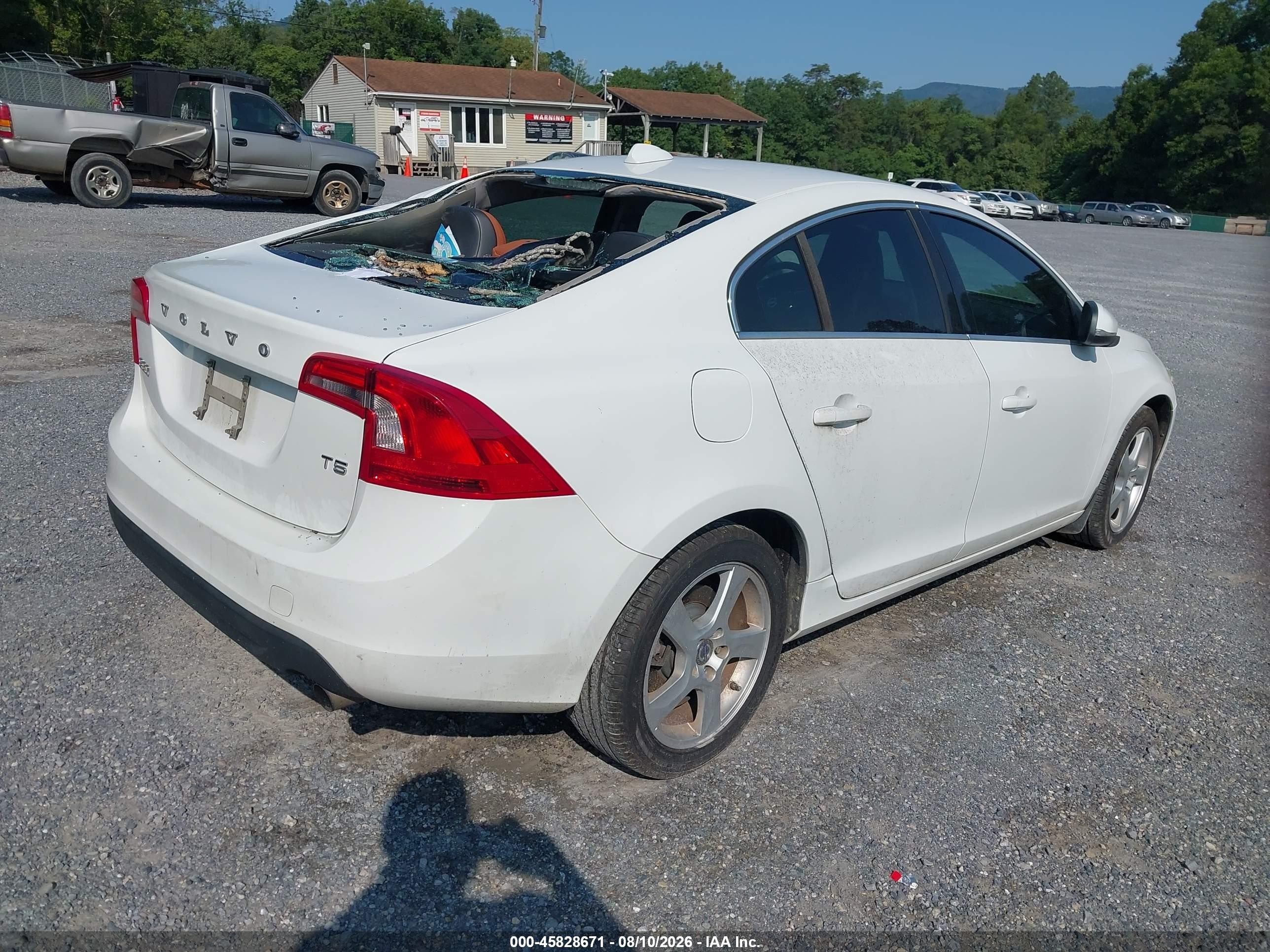 2012 Volvo S60 T5/t5 W/moonroof White vin: YV1622FS1C2106050