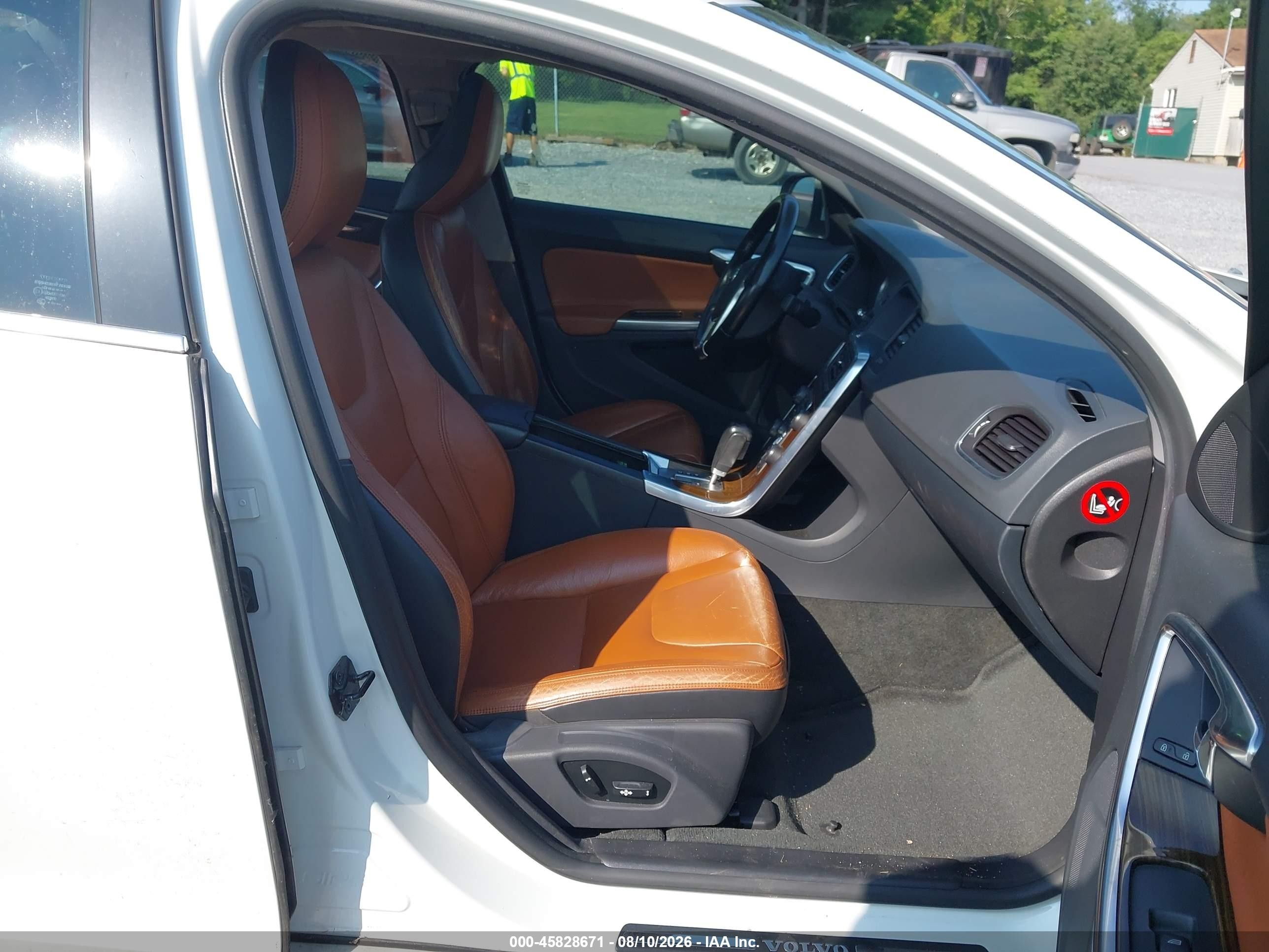 2012 Volvo S60 T5/t5 W/moonroof White vin: YV1622FS1C2106050