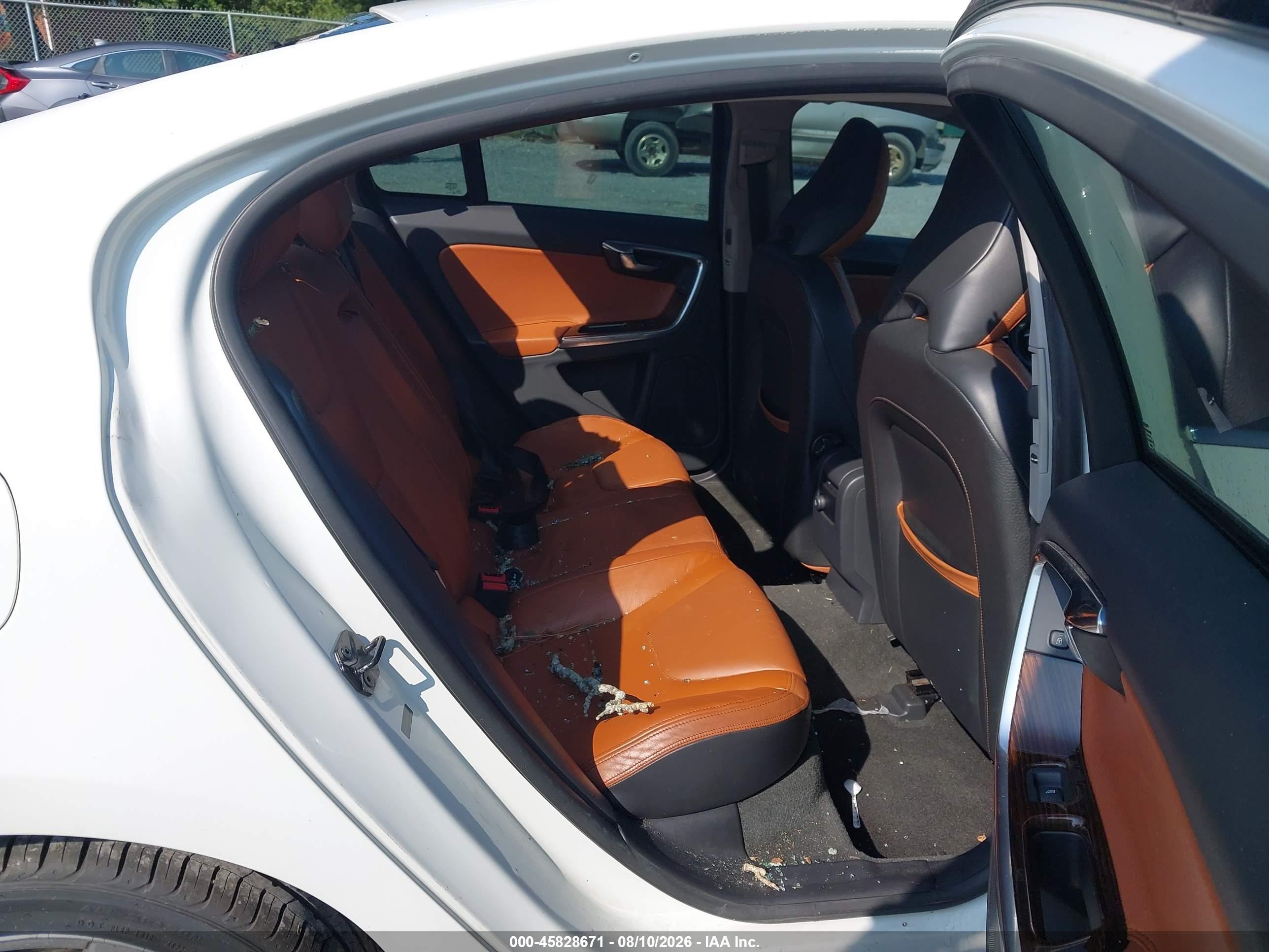 2012 Volvo S60 T5/t5 W/moonroof White vin: YV1622FS1C2106050
