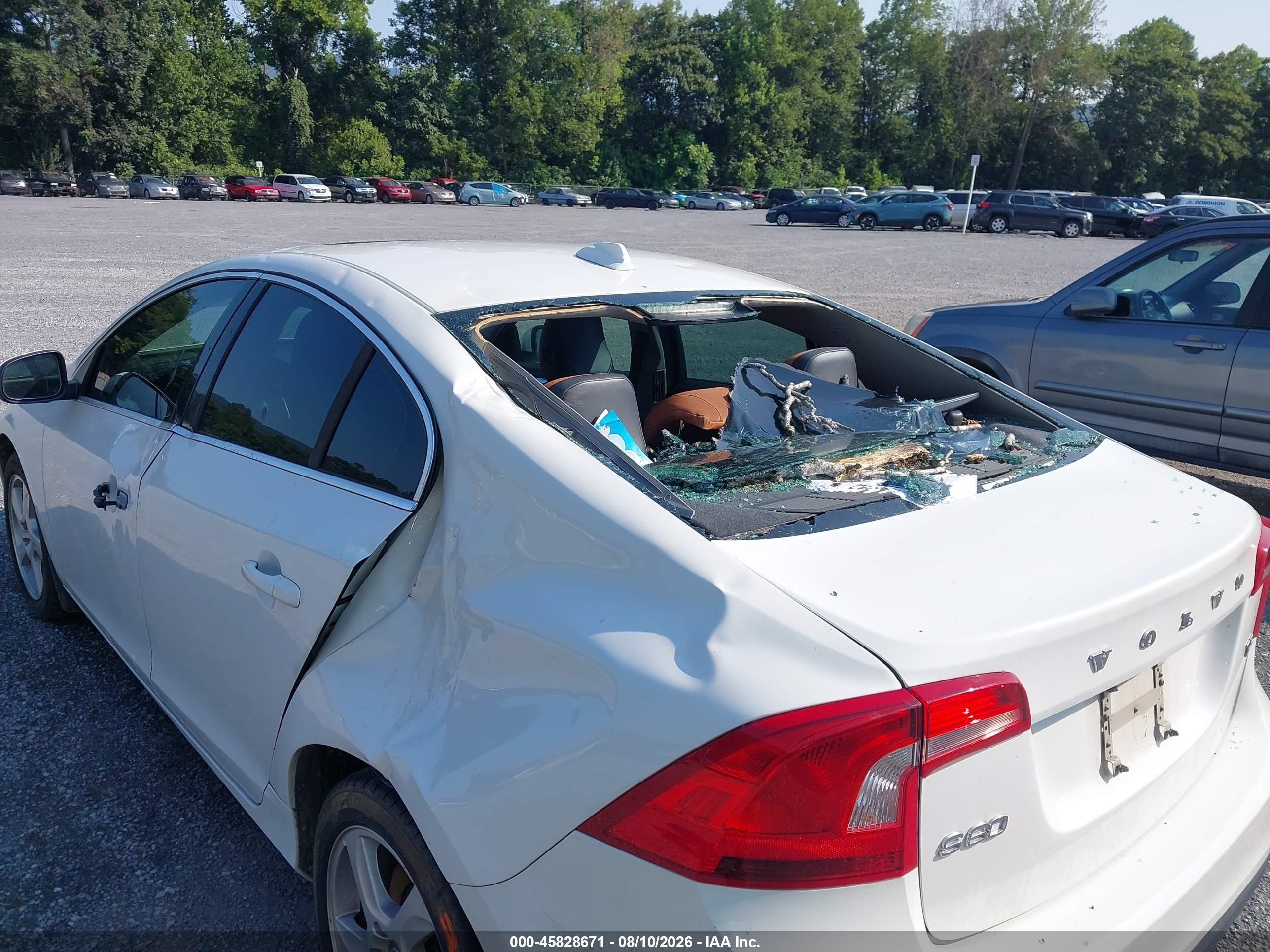 2012 Volvo S60 T5/t5 W/moonroof White vin: YV1622FS1C2106050