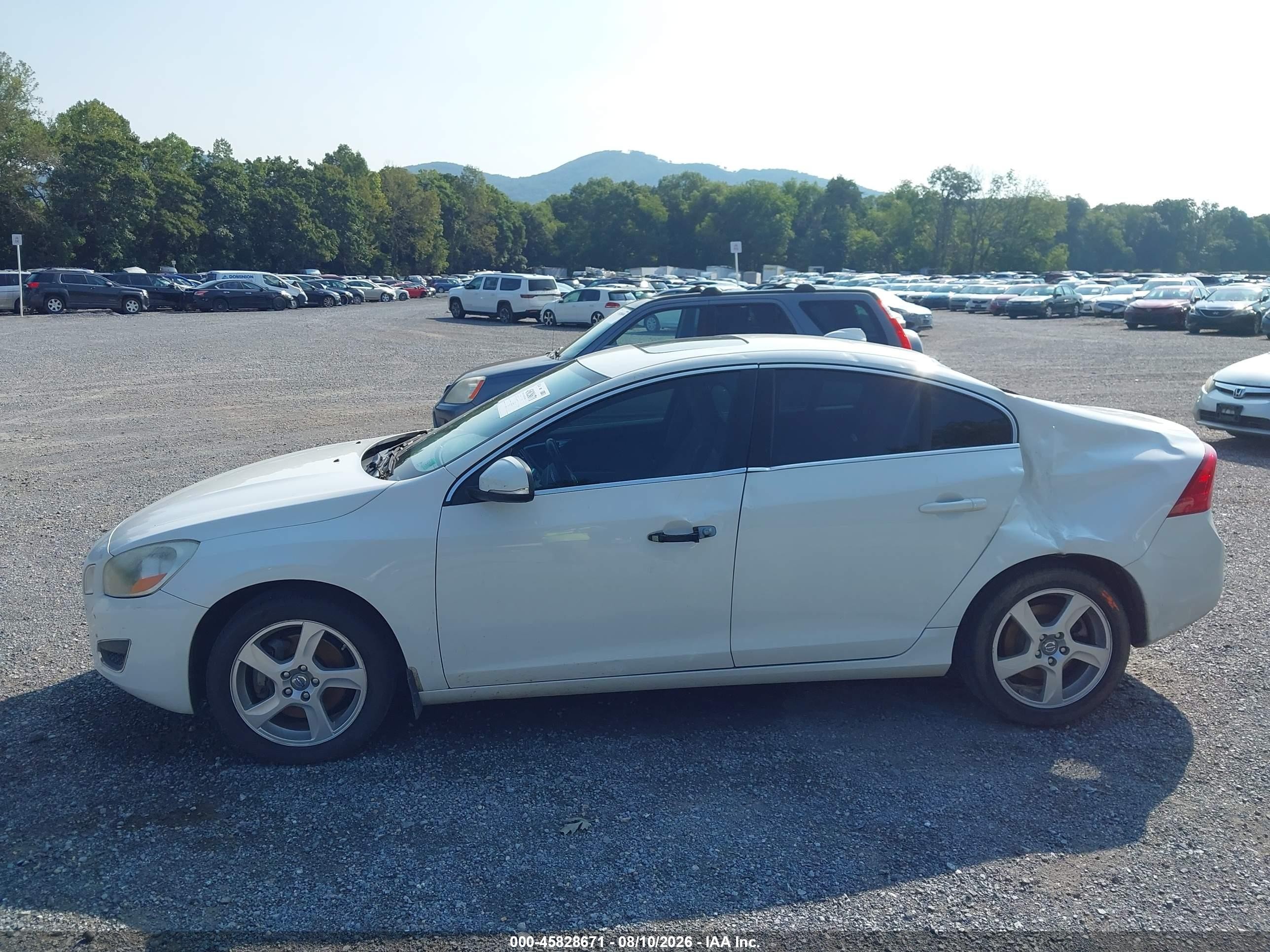 2012 Volvo S60 T5/t5 W/moonroof White vin: YV1622FS1C2106050