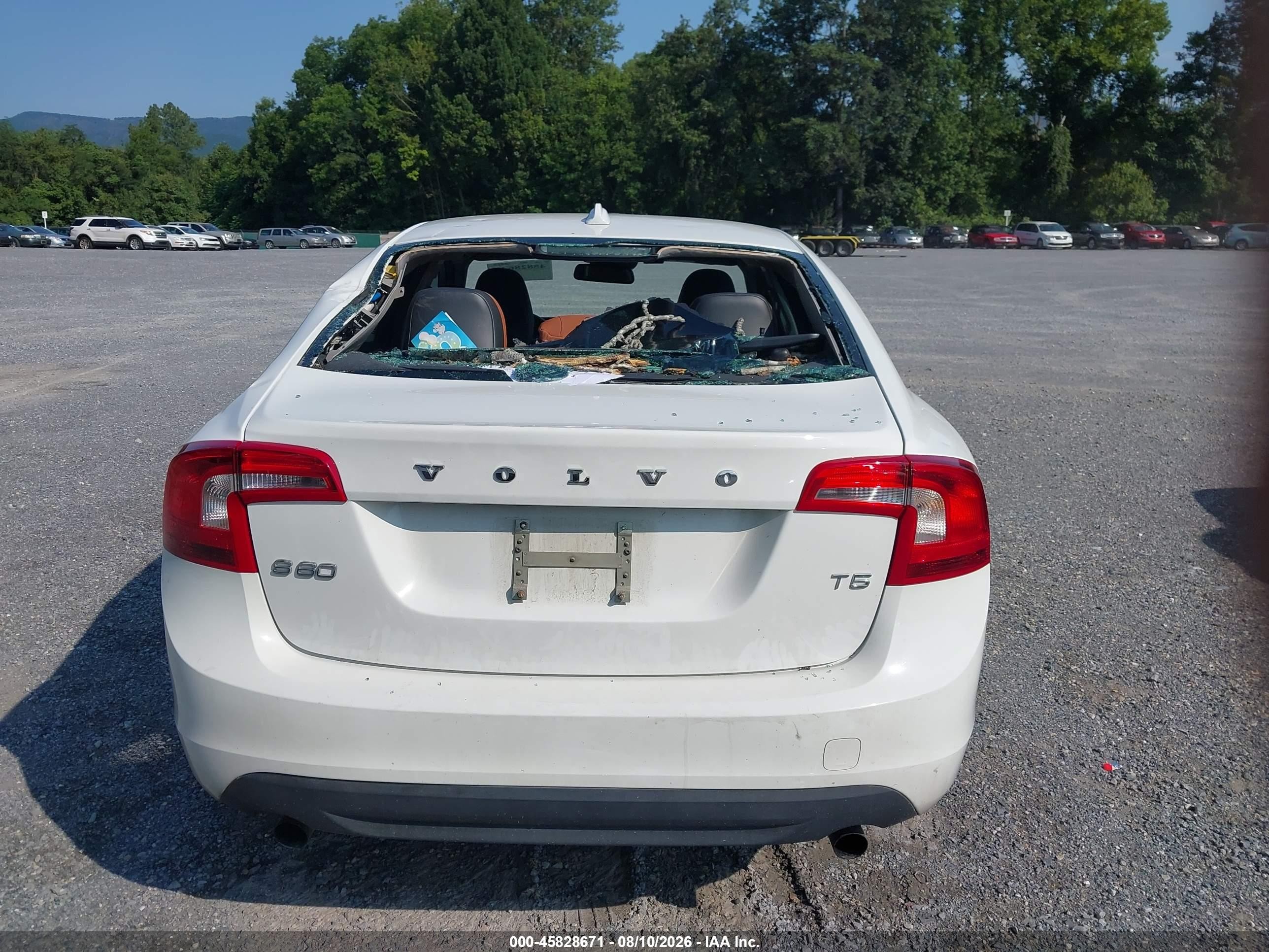 2012 Volvo S60 T5/t5 W/moonroof White vin: YV1622FS1C2106050
