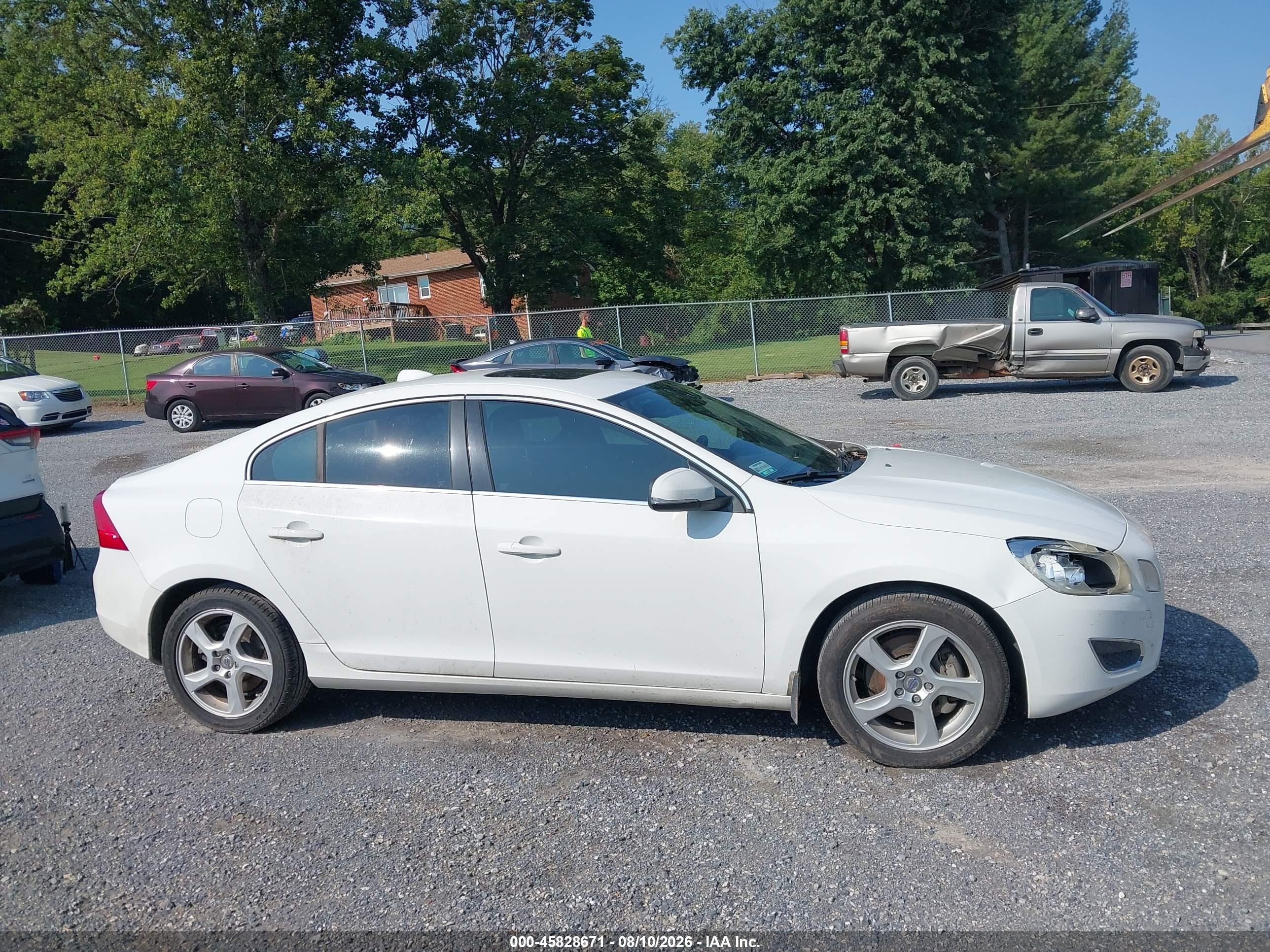 2012 Volvo S60 T5/t5 W/moonroof White vin: YV1622FS1C2106050