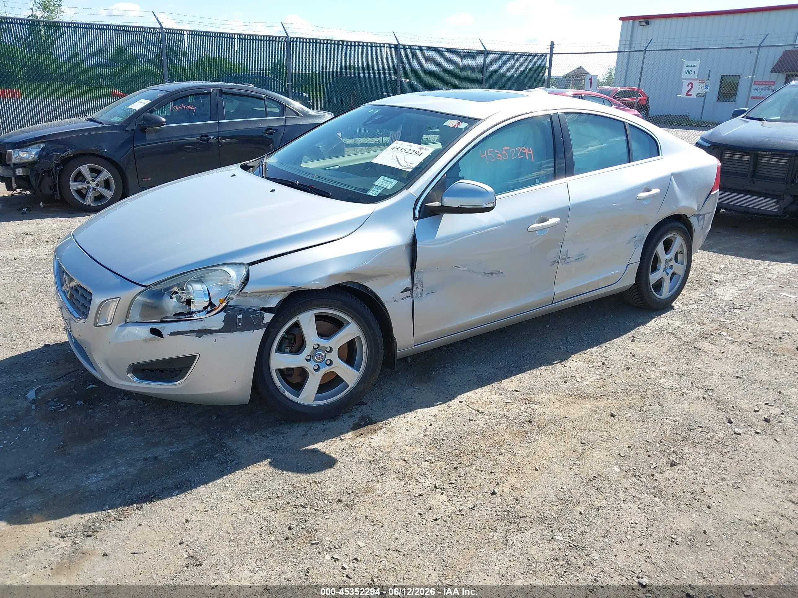 2012 Volvo S60 T5 Silver vin: YV1622FS1C2114584
