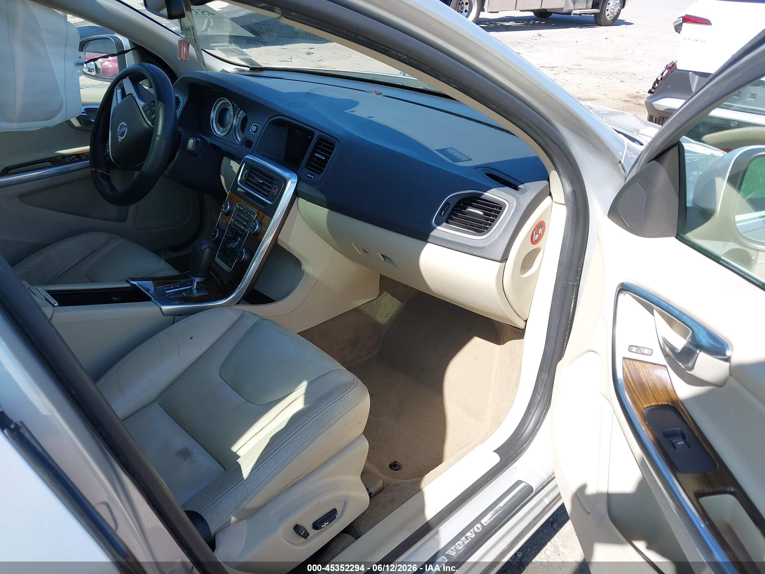 2012 Volvo S60 T5 Silver vin: YV1622FS1C2114584
