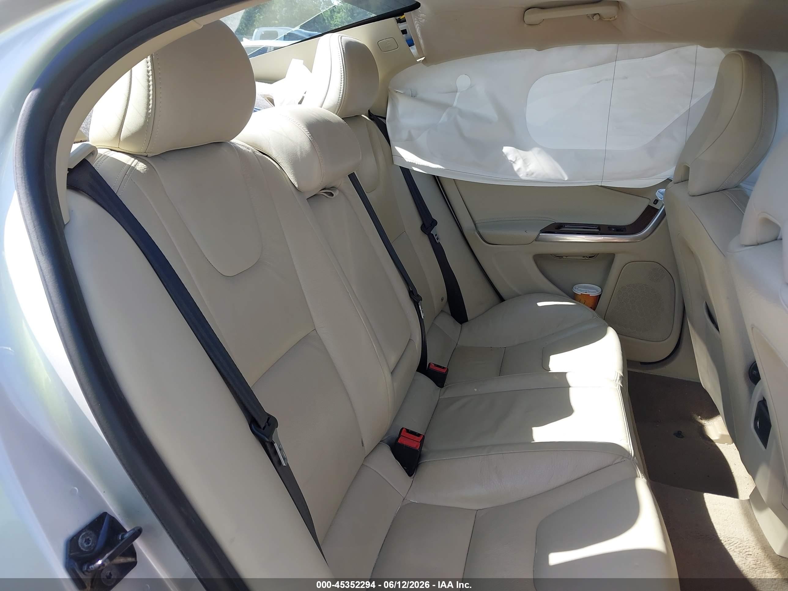 2012 Volvo S60 T5 Silver vin: YV1622FS1C2114584