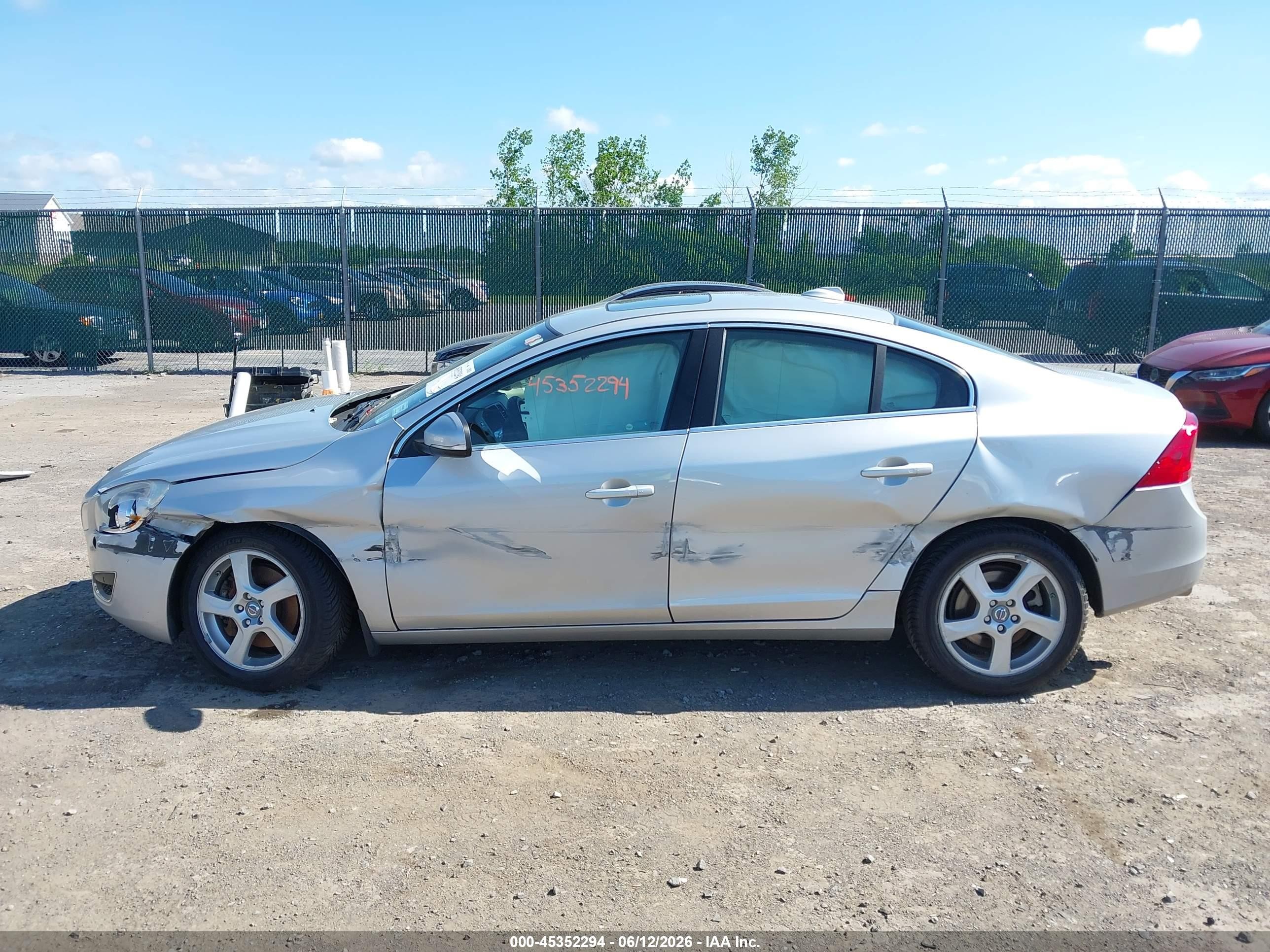 2012 Volvo S60 T5 Silver vin: YV1622FS1C2114584