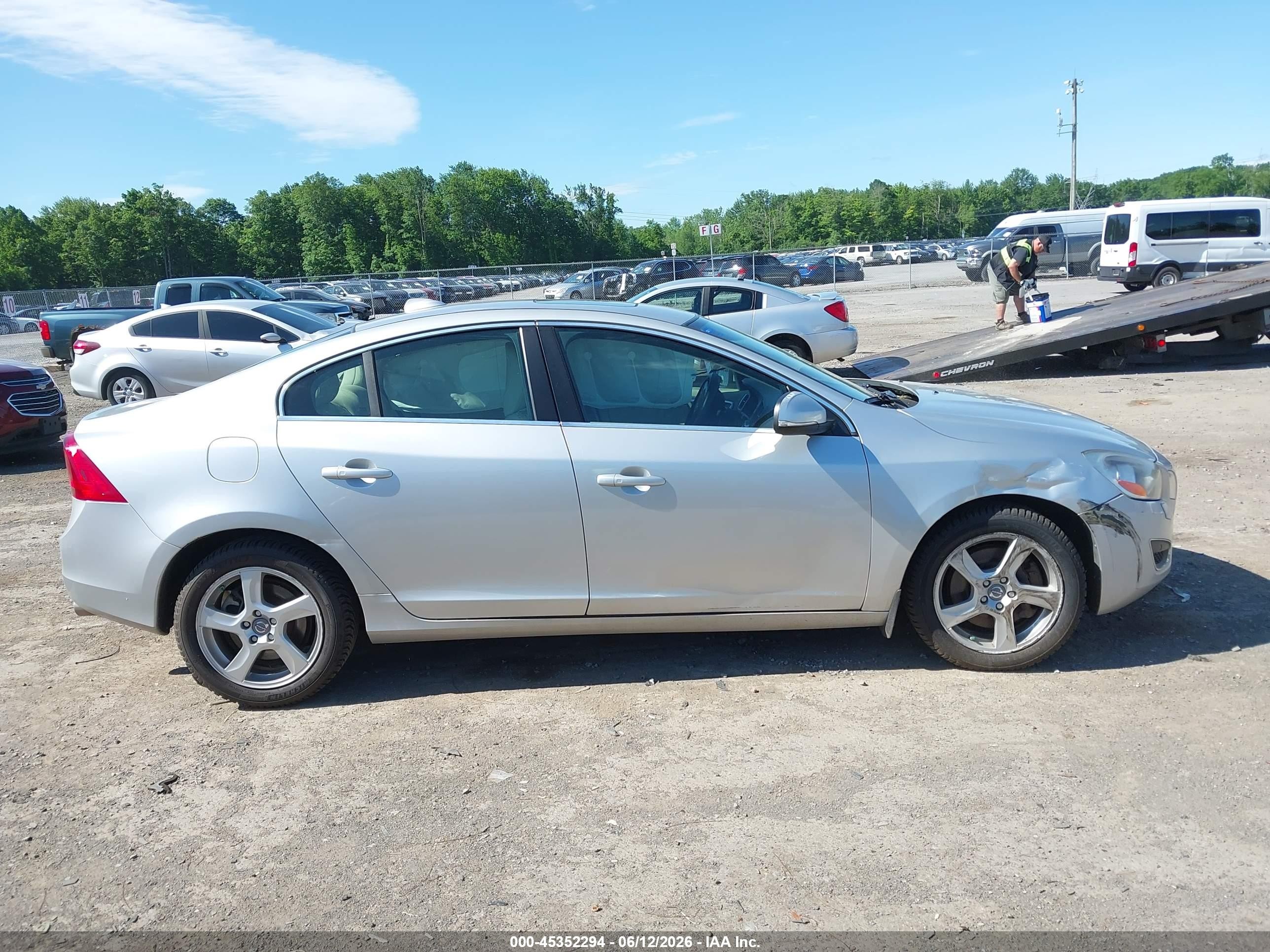 2012 Volvo S60 T5 Silver vin: YV1622FS1C2114584