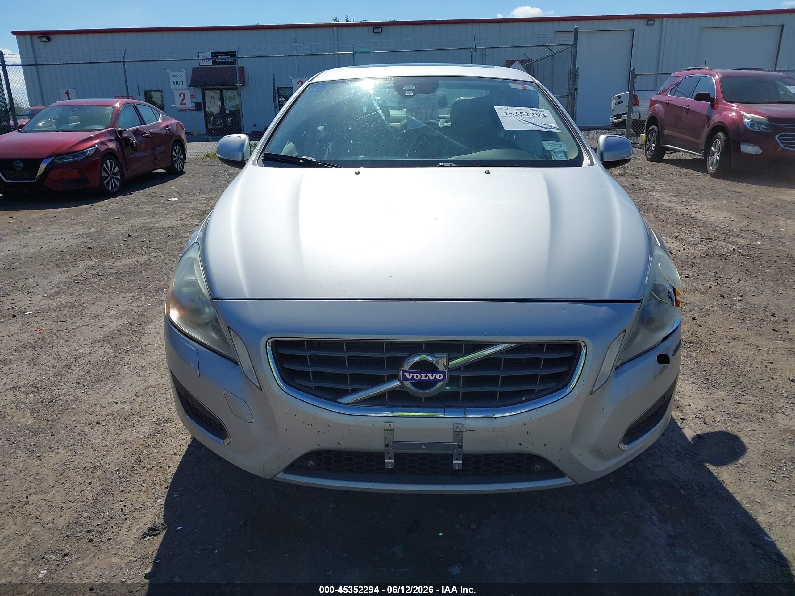 2012 Volvo S60 T5 Silver vin: YV1622FS1C2114584