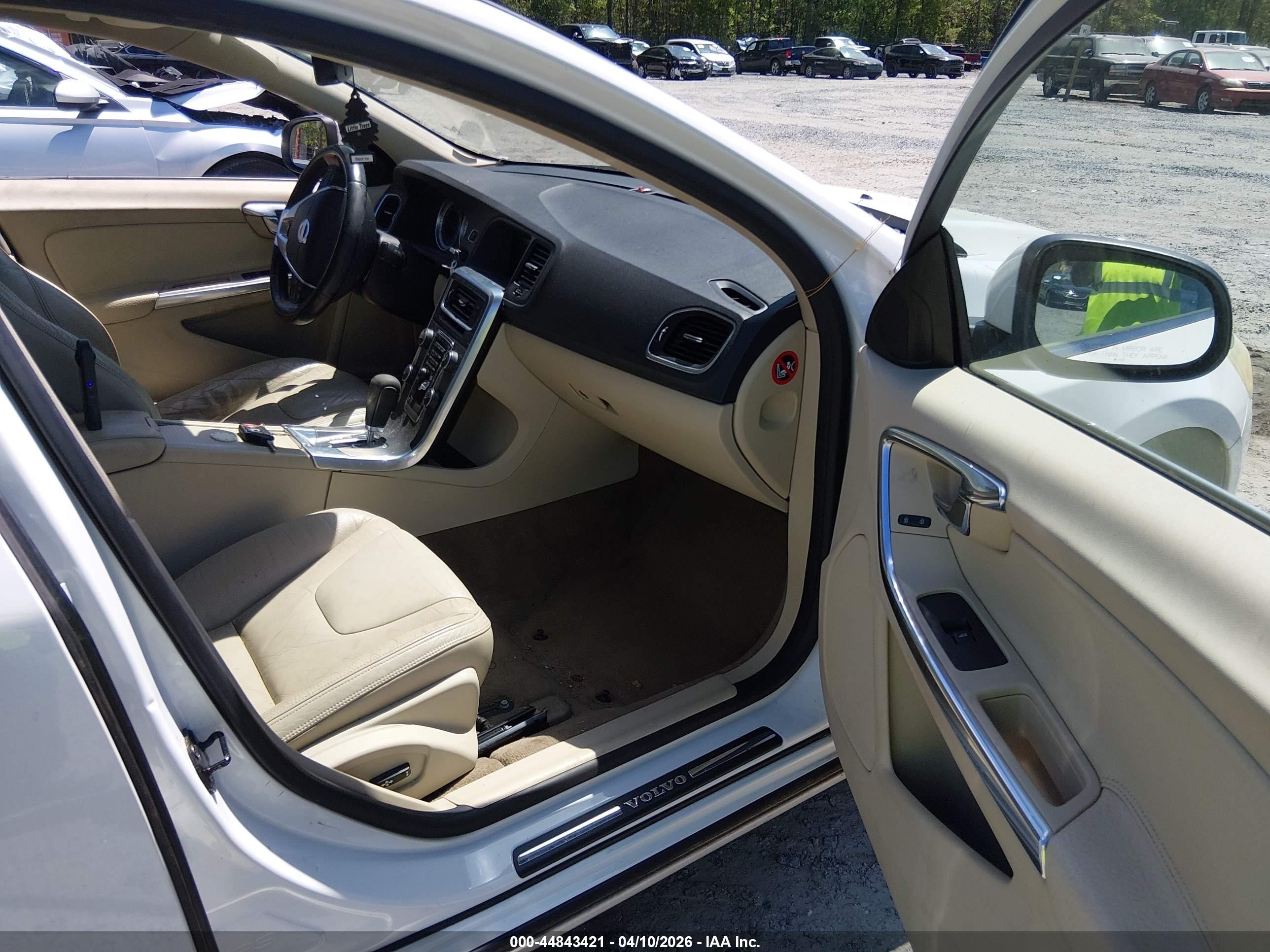2012 Volvo S60 T5 White vin: YV1622FS2C2026076