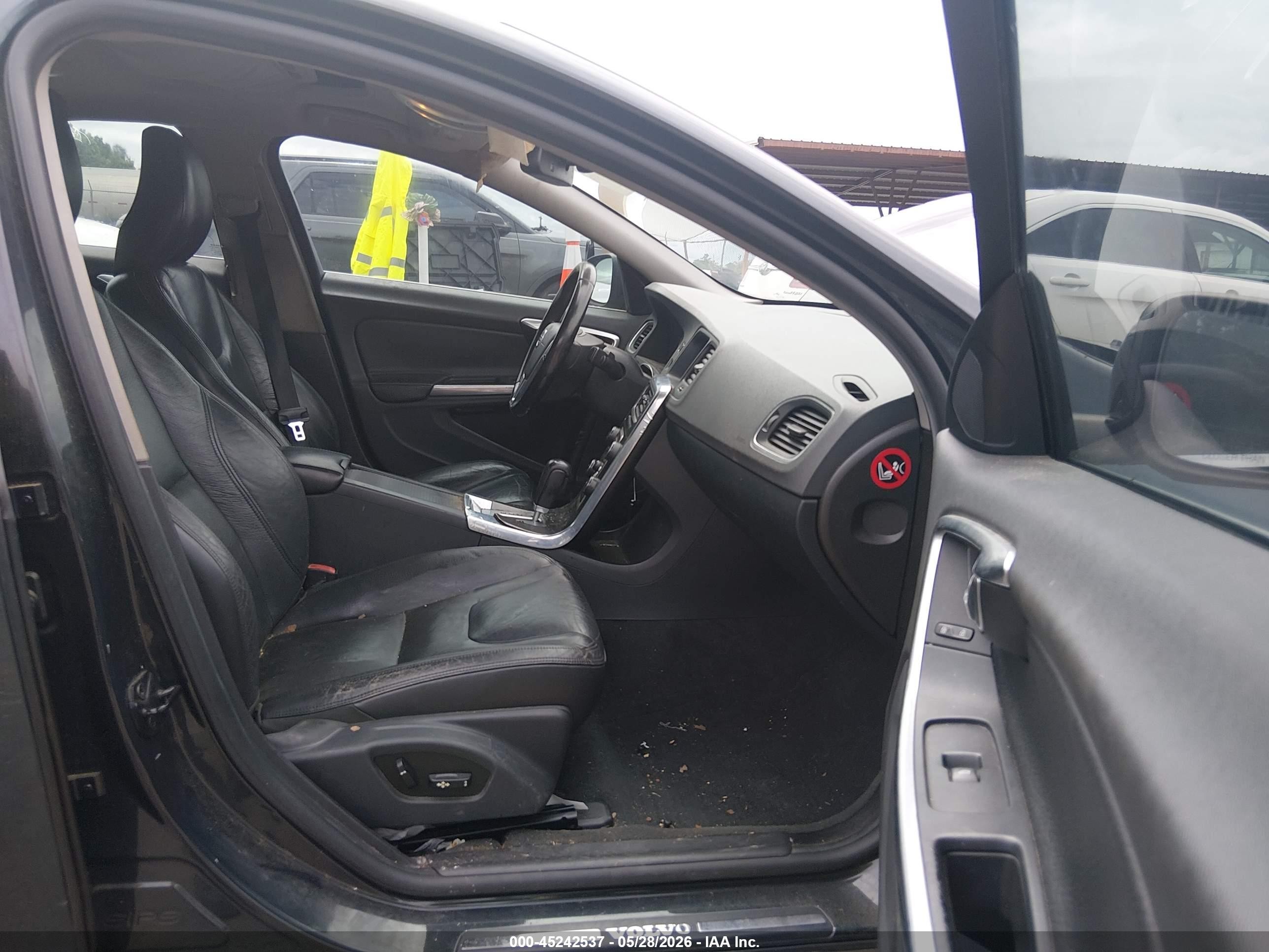 2012 Volvo S60 T5 Черный vin: YV1622FS2C2128073