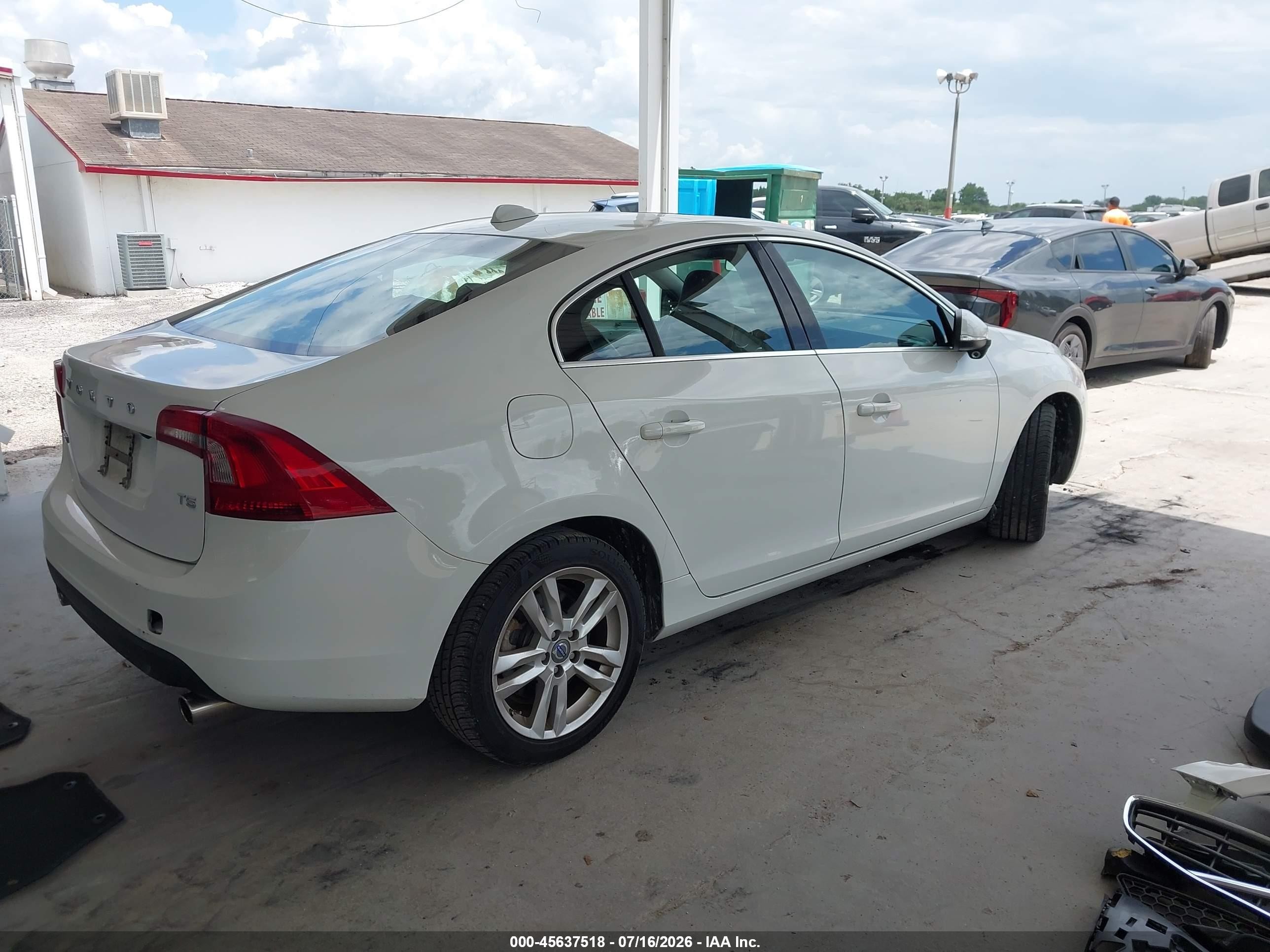 2012 Volvo S60 T5/t5 W/moonroof White vin: YV1622FS2C2137260