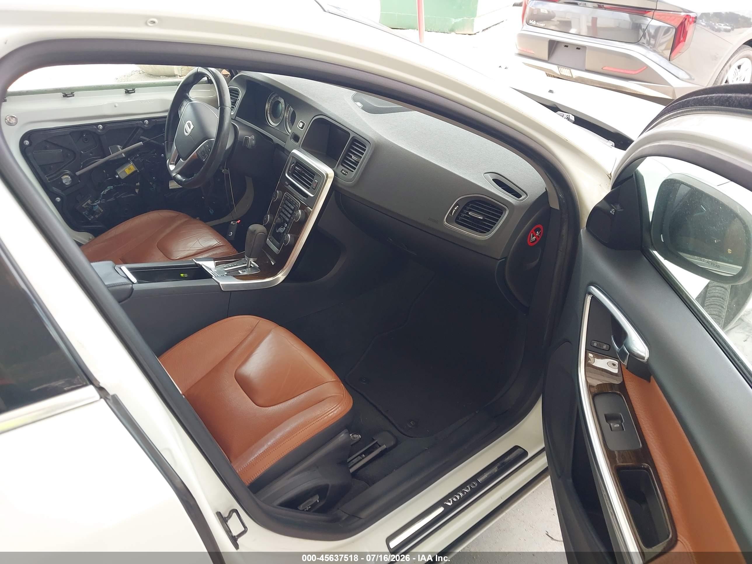 2012 Volvo S60 T5/t5 W/moonroof White vin: YV1622FS2C2137260