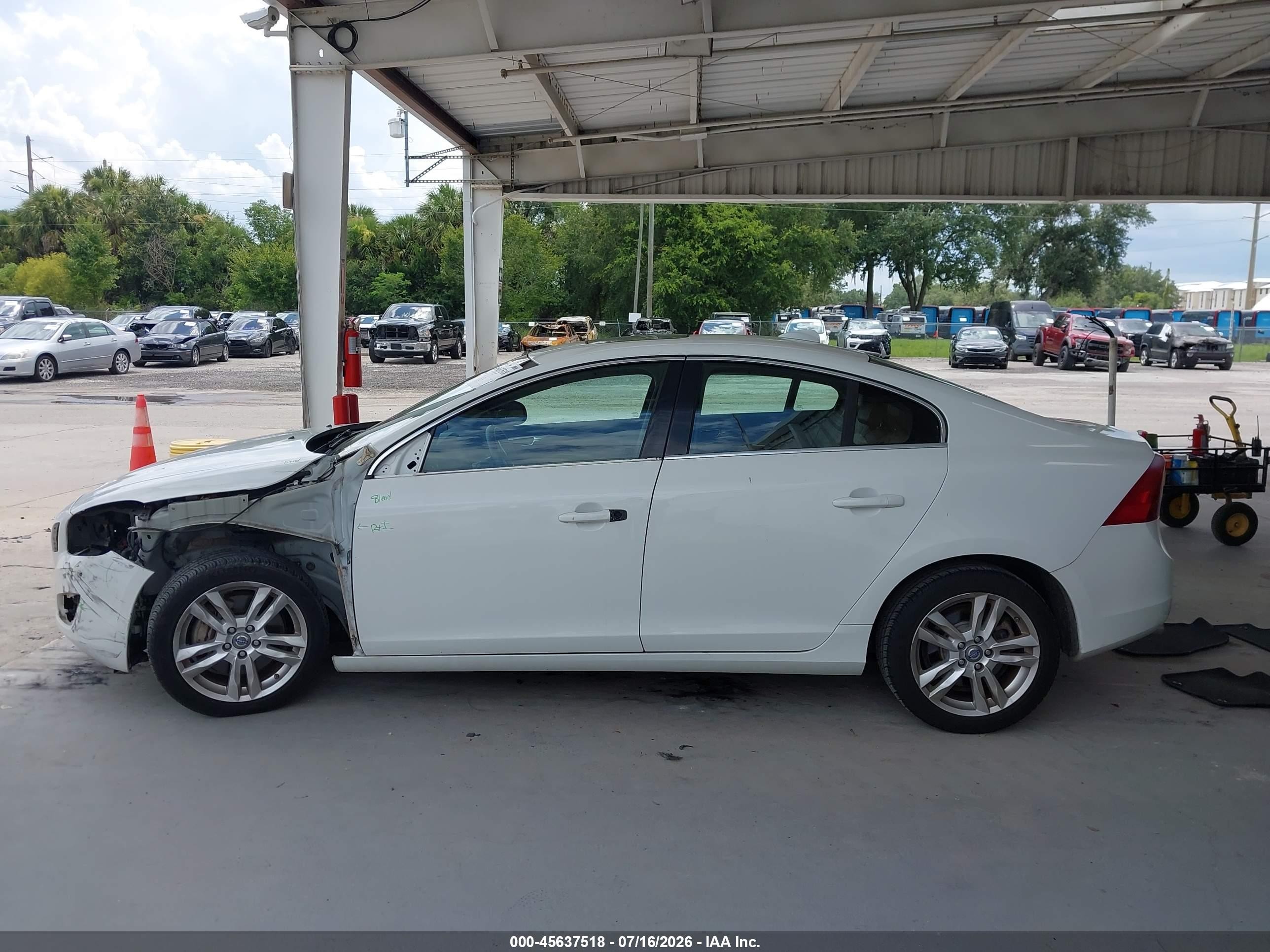2012 Volvo S60 T5/t5 W/moonroof White vin: YV1622FS2C2137260