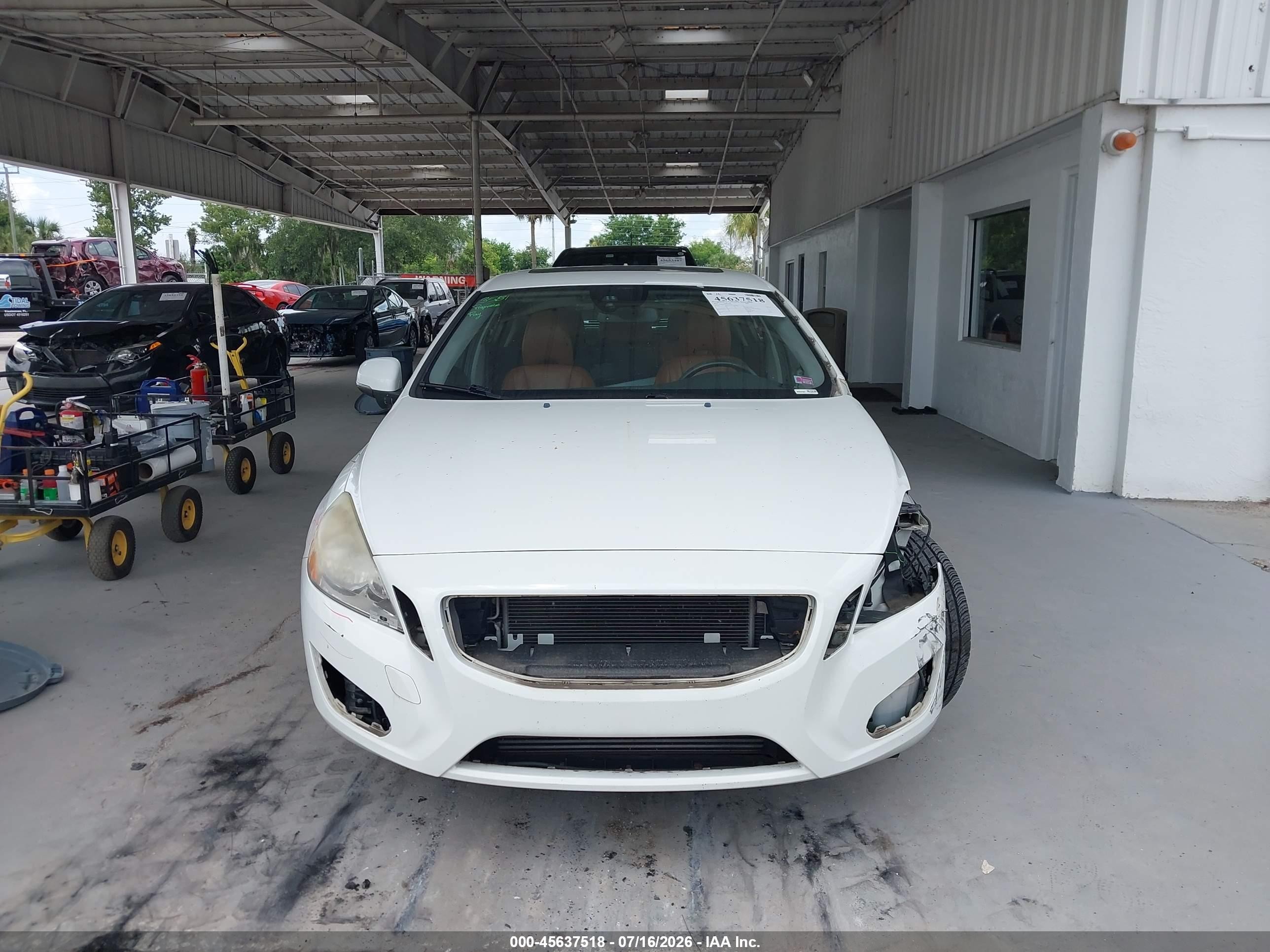 2012 Volvo S60 T5/t5 W/moonroof White vin: YV1622FS2C2137260