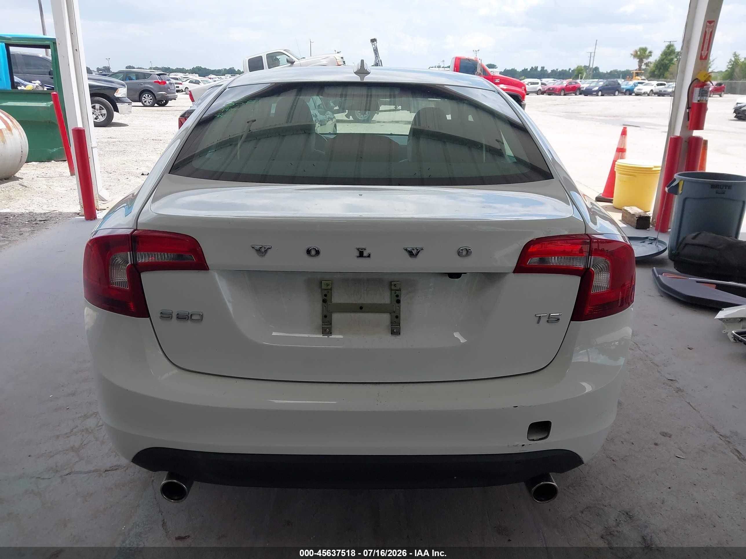2012 Volvo S60 T5/t5 W/moonroof White vin: YV1622FS2C2137260