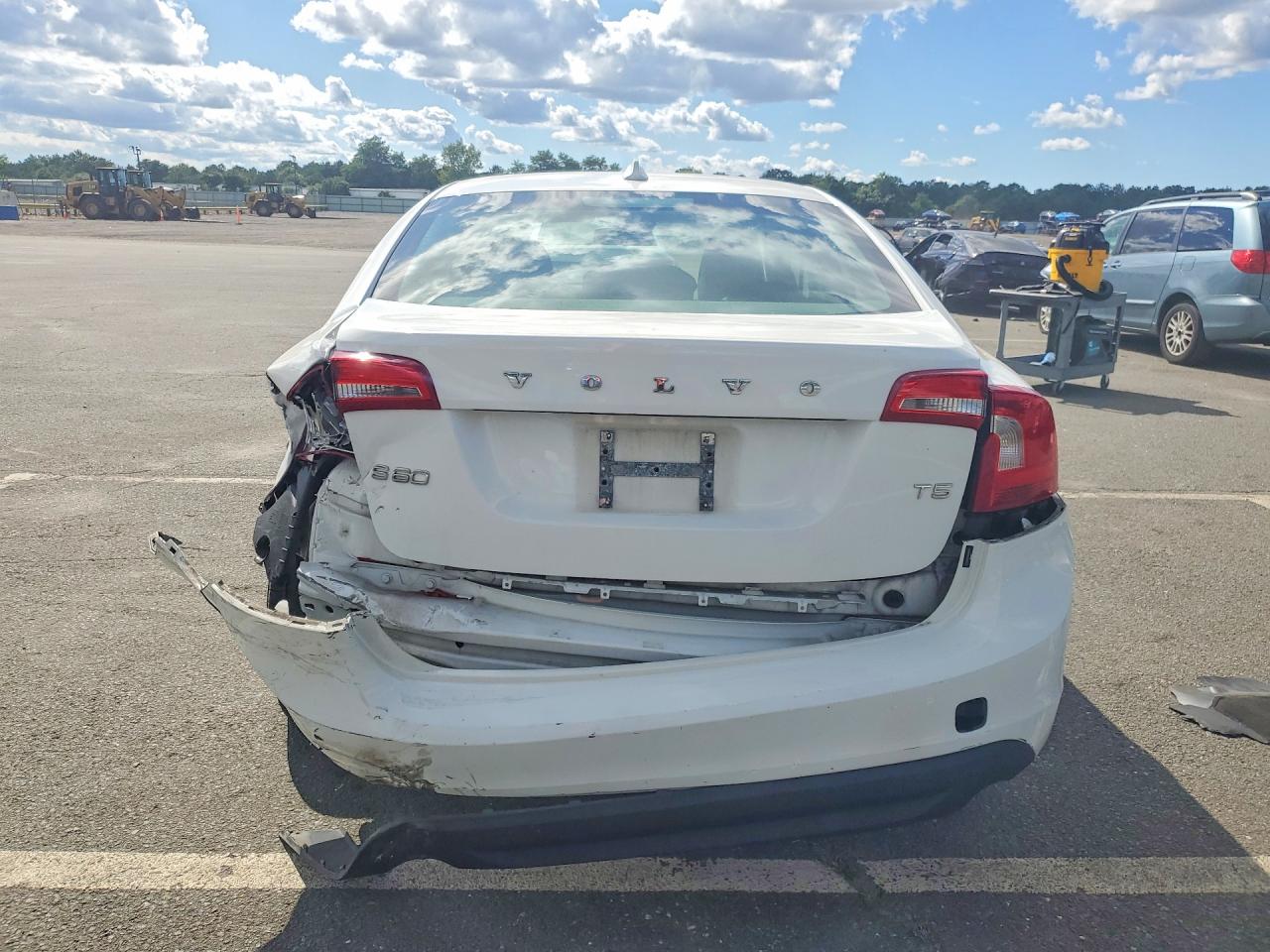 2012 Volvo S60 T5 White vin: YV1622FS3C2046725