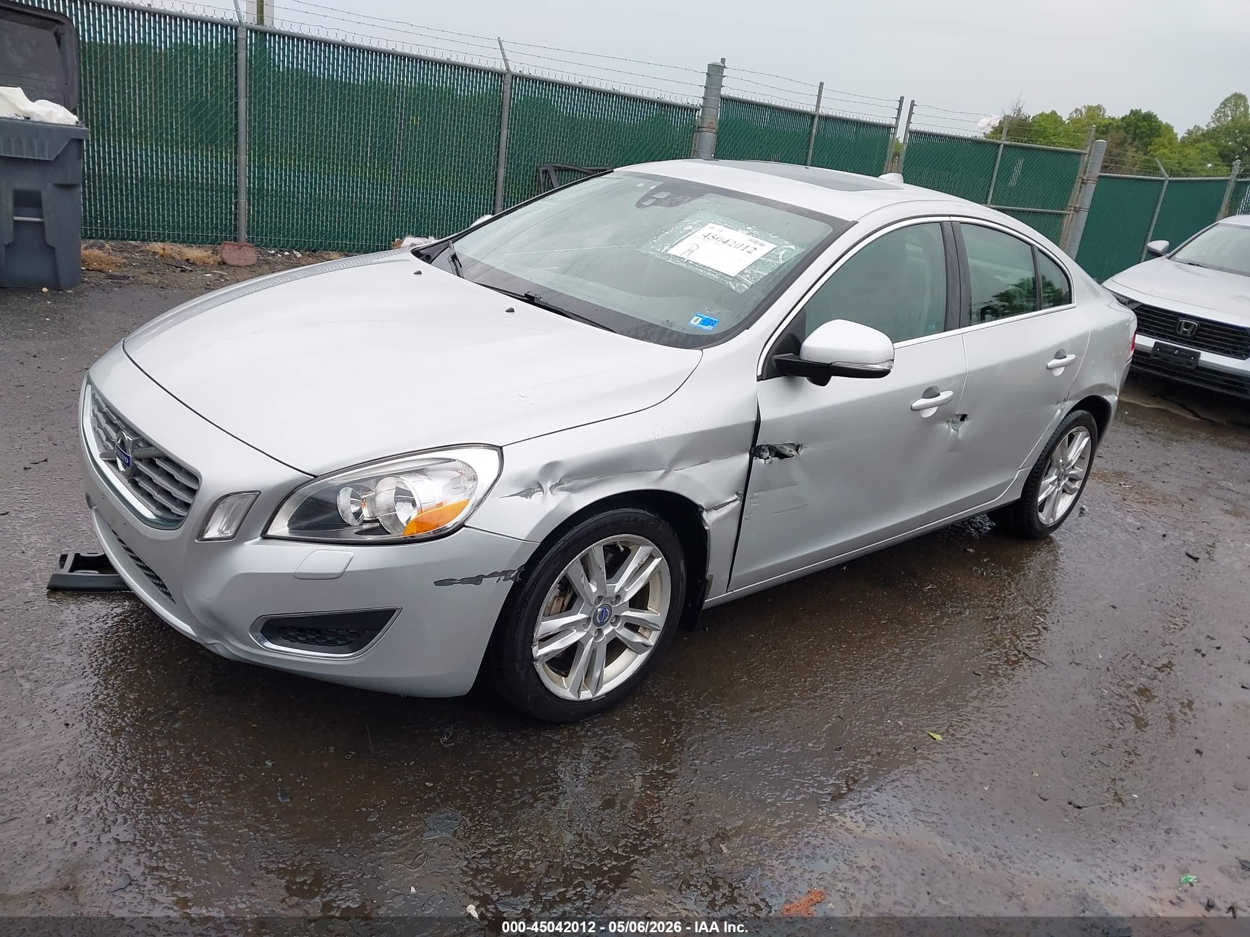 2012 Volvo S60 T5 Silver vin: YV1622FS3C2106907