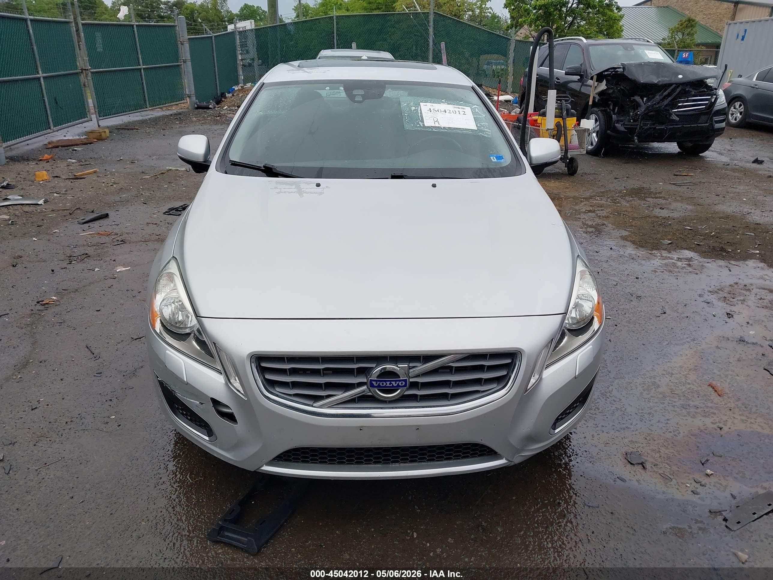 2012 Volvo S60 T5 Silver vin: YV1622FS3C2106907