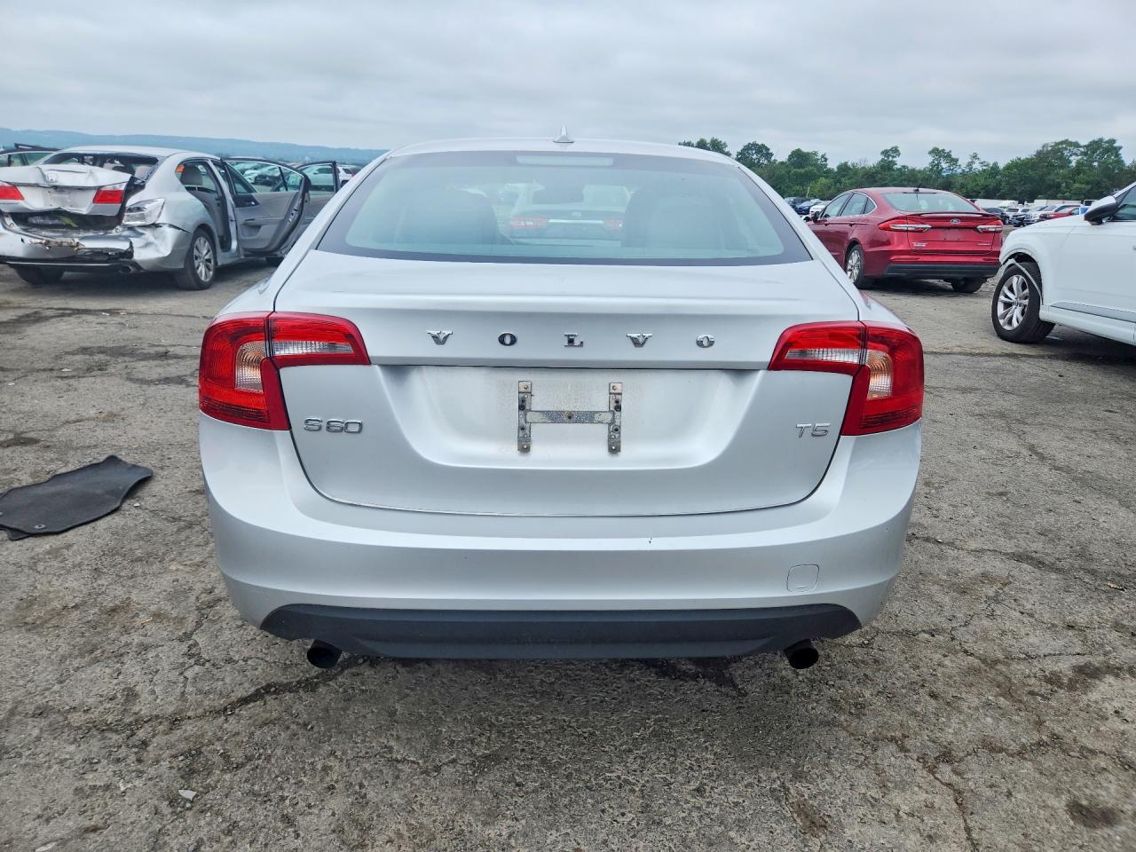 2012 Volvo S60 T5 Silver vin: YV1622FS3C2119057