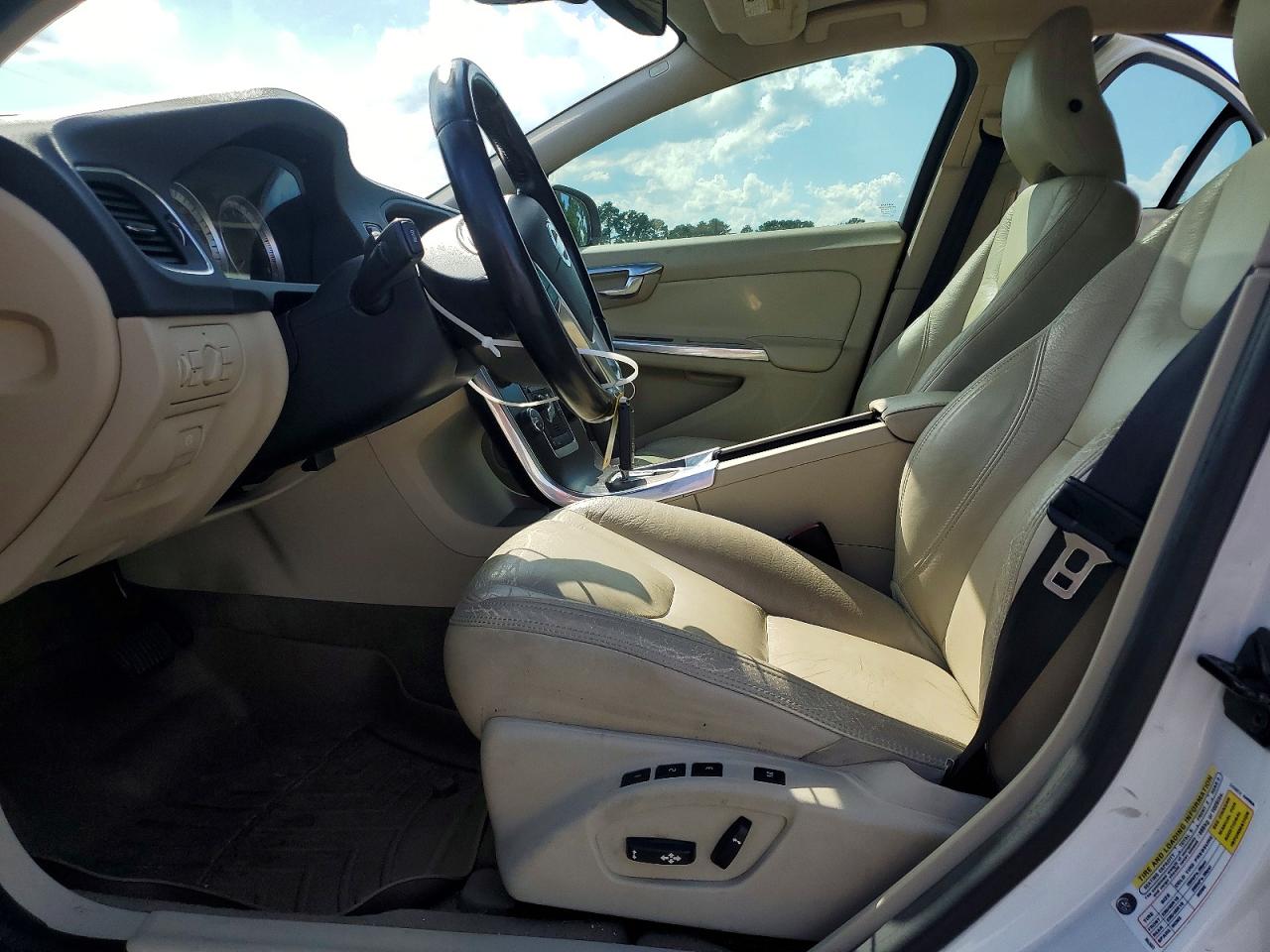 2012 Volvo S60 T5 White vin: YV1622FS3C2129796