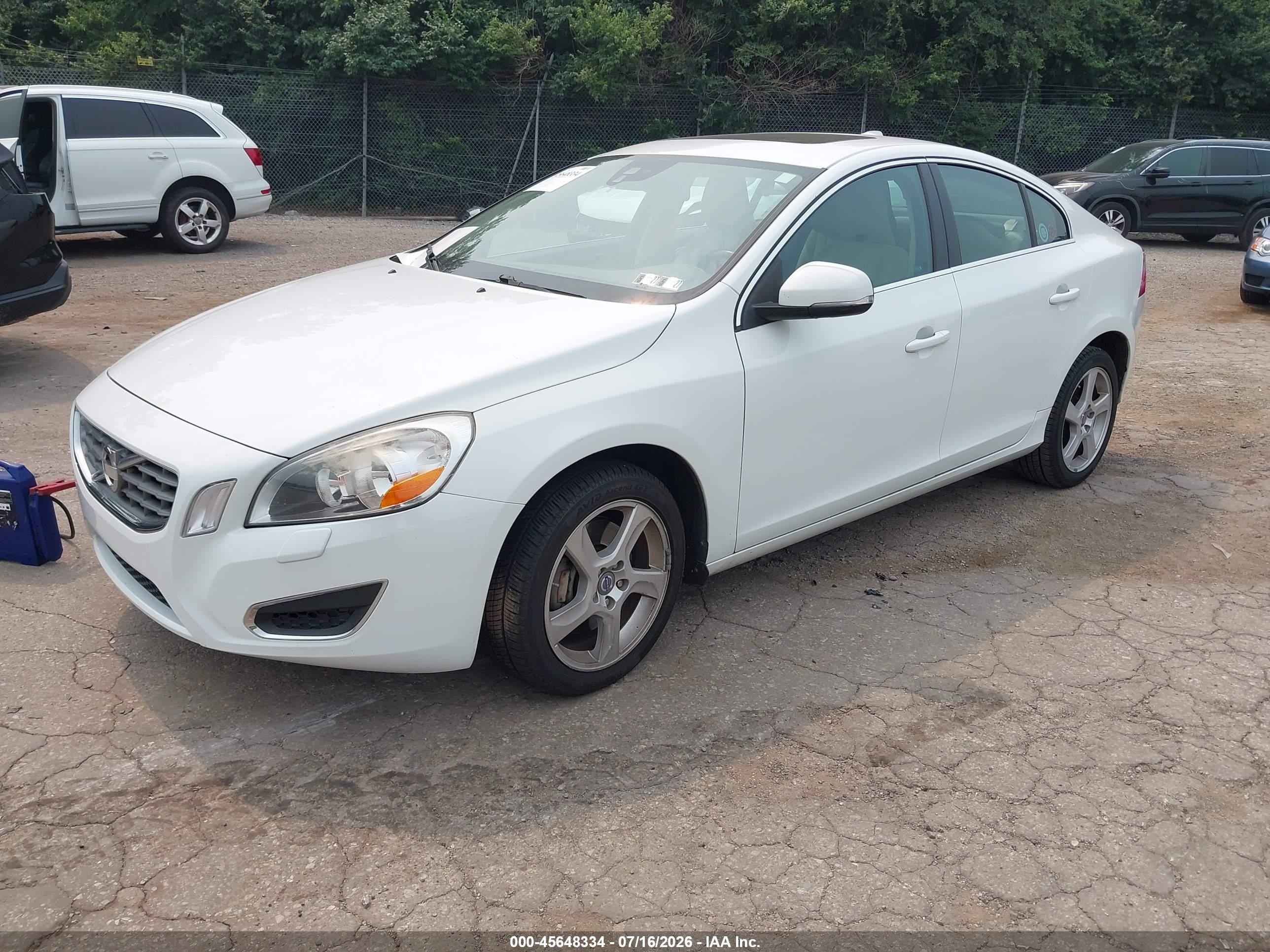 2012 Volvo S60 T5/t5 W/moonroof White vin: YV1622FS3C2132522