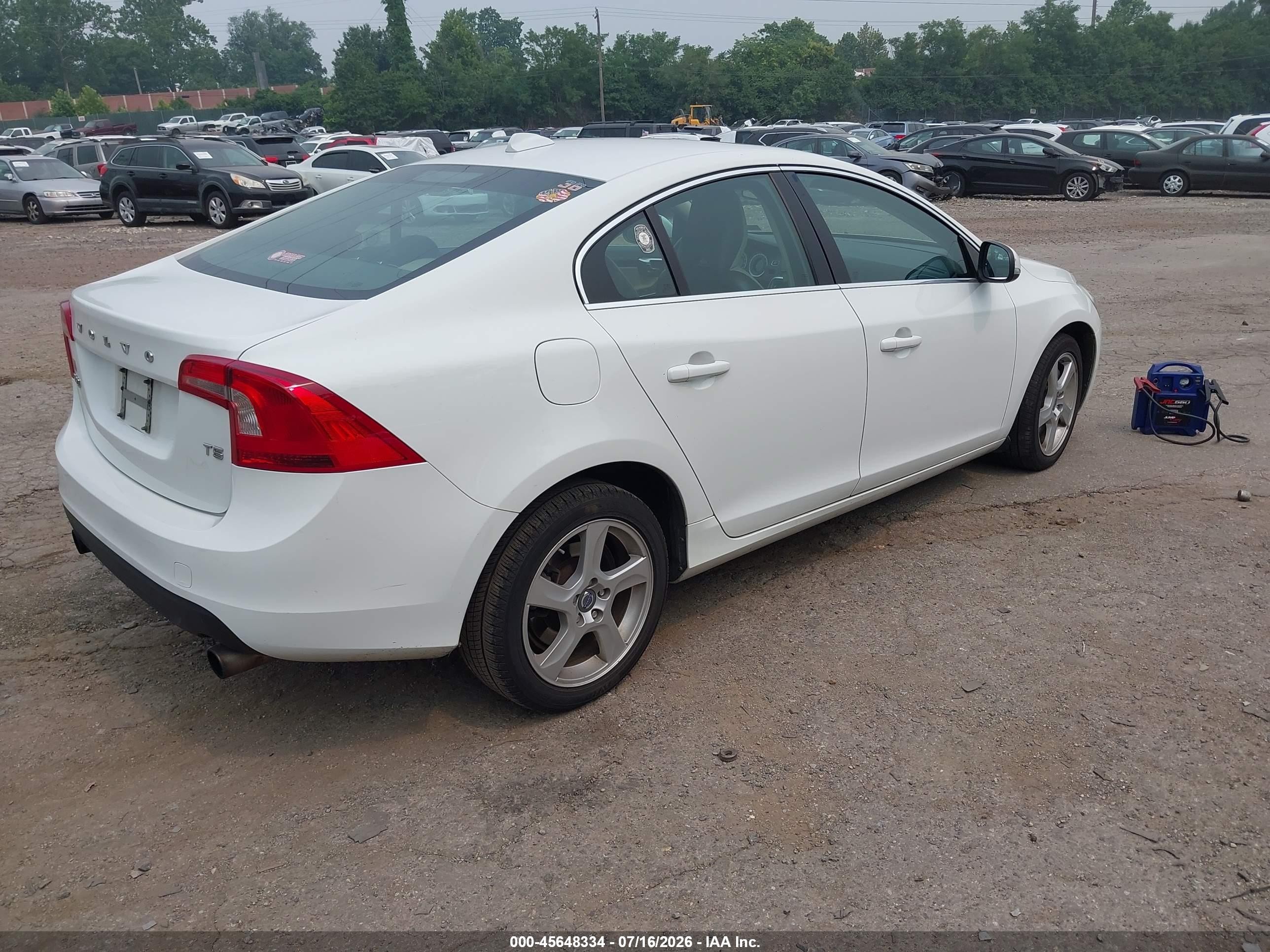 2012 Volvo S60 T5/t5 W/moonroof White vin: YV1622FS3C2132522