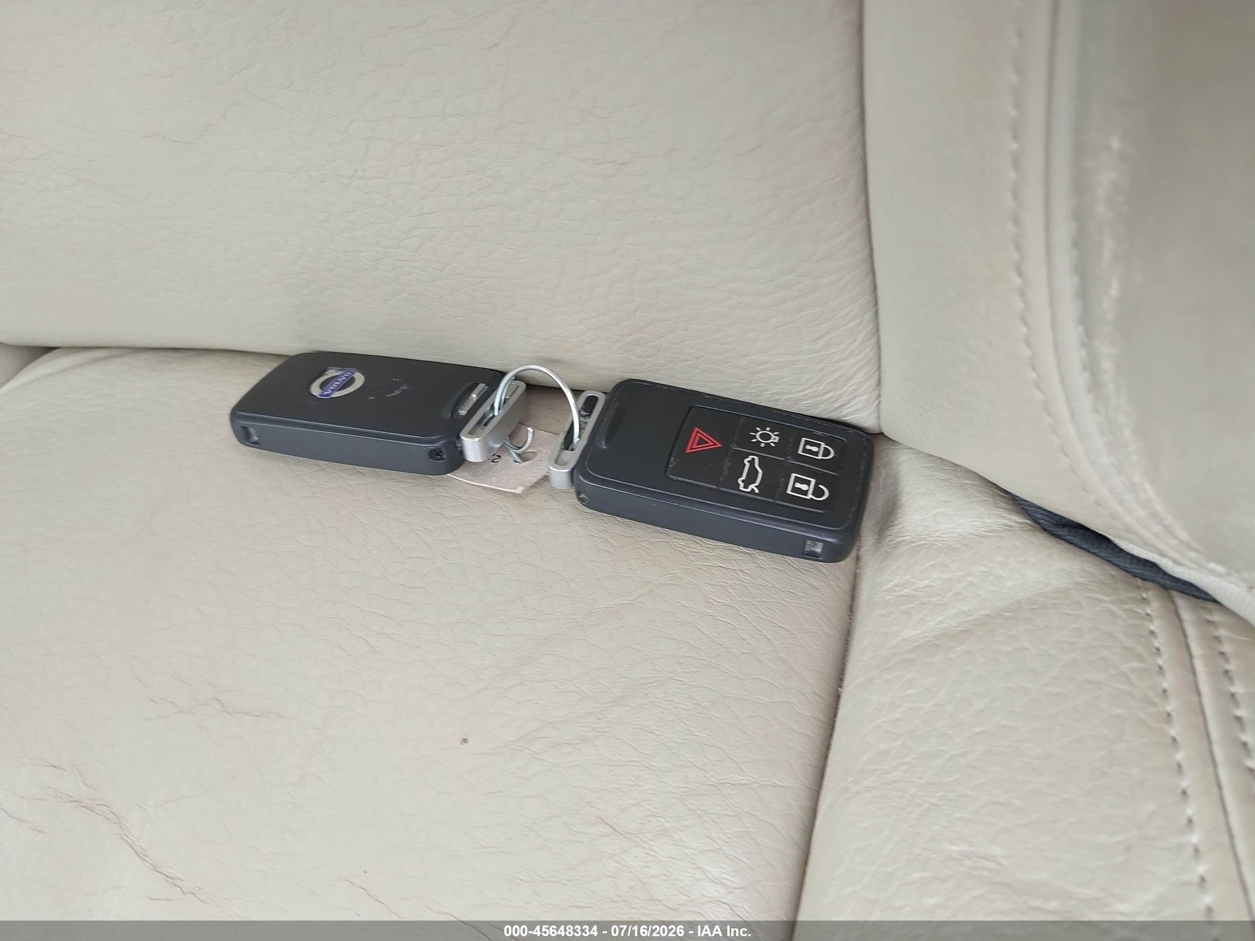 2012 Volvo S60 T5/t5 W/moonroof White vin: YV1622FS3C2132522