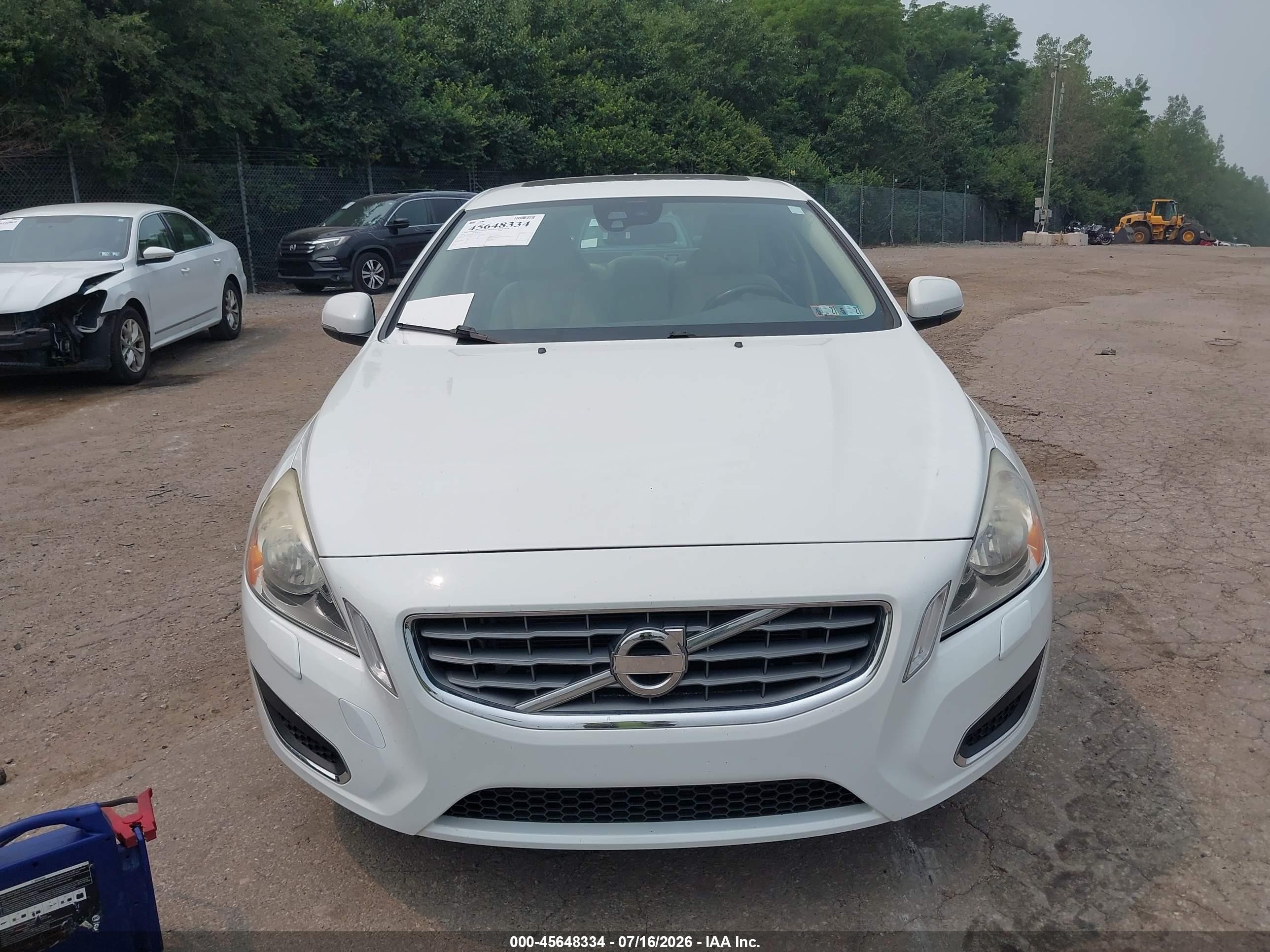 2012 Volvo S60 T5/t5 W/moonroof White vin: YV1622FS3C2132522