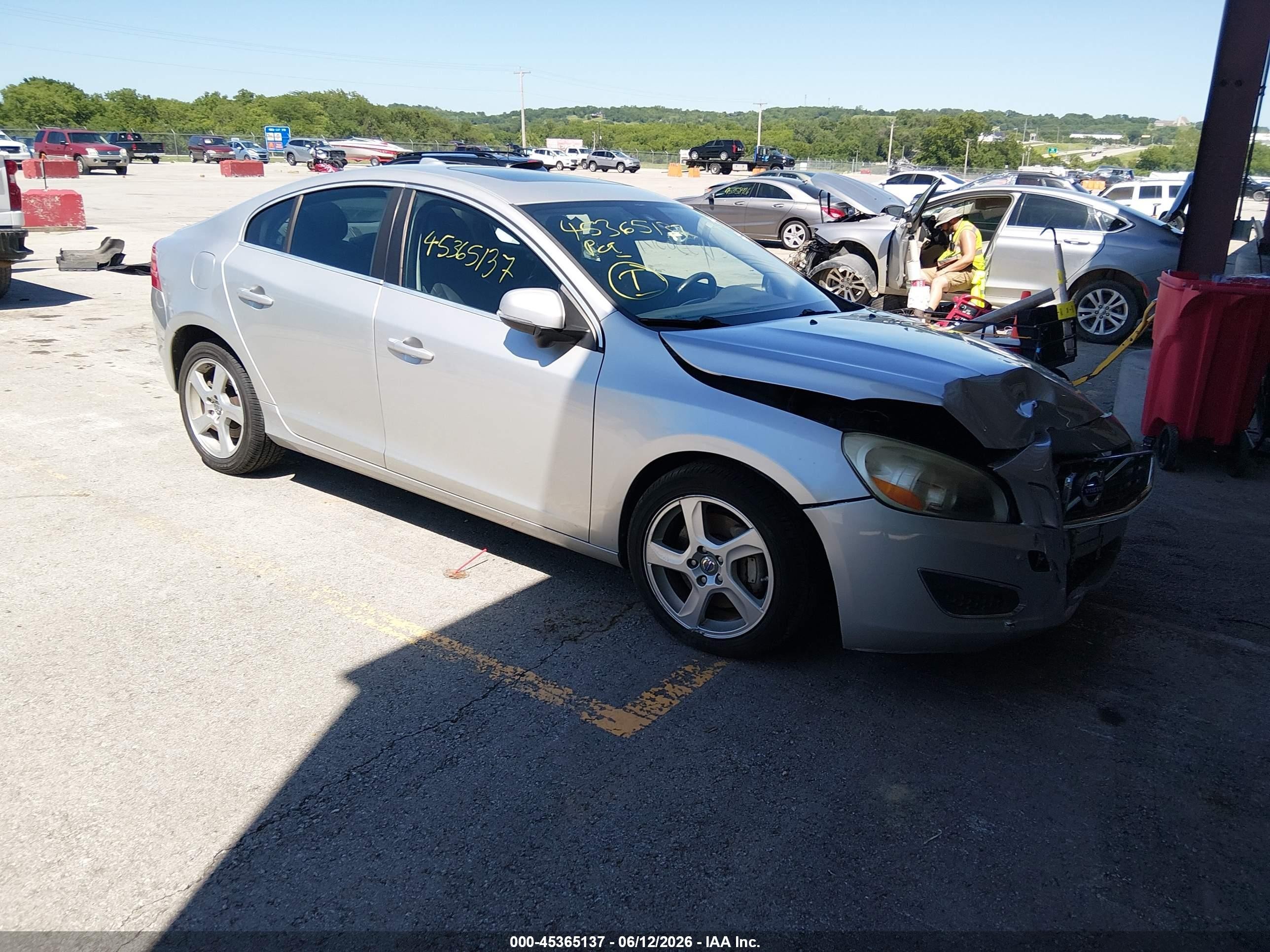 YV1622FS4C2036477