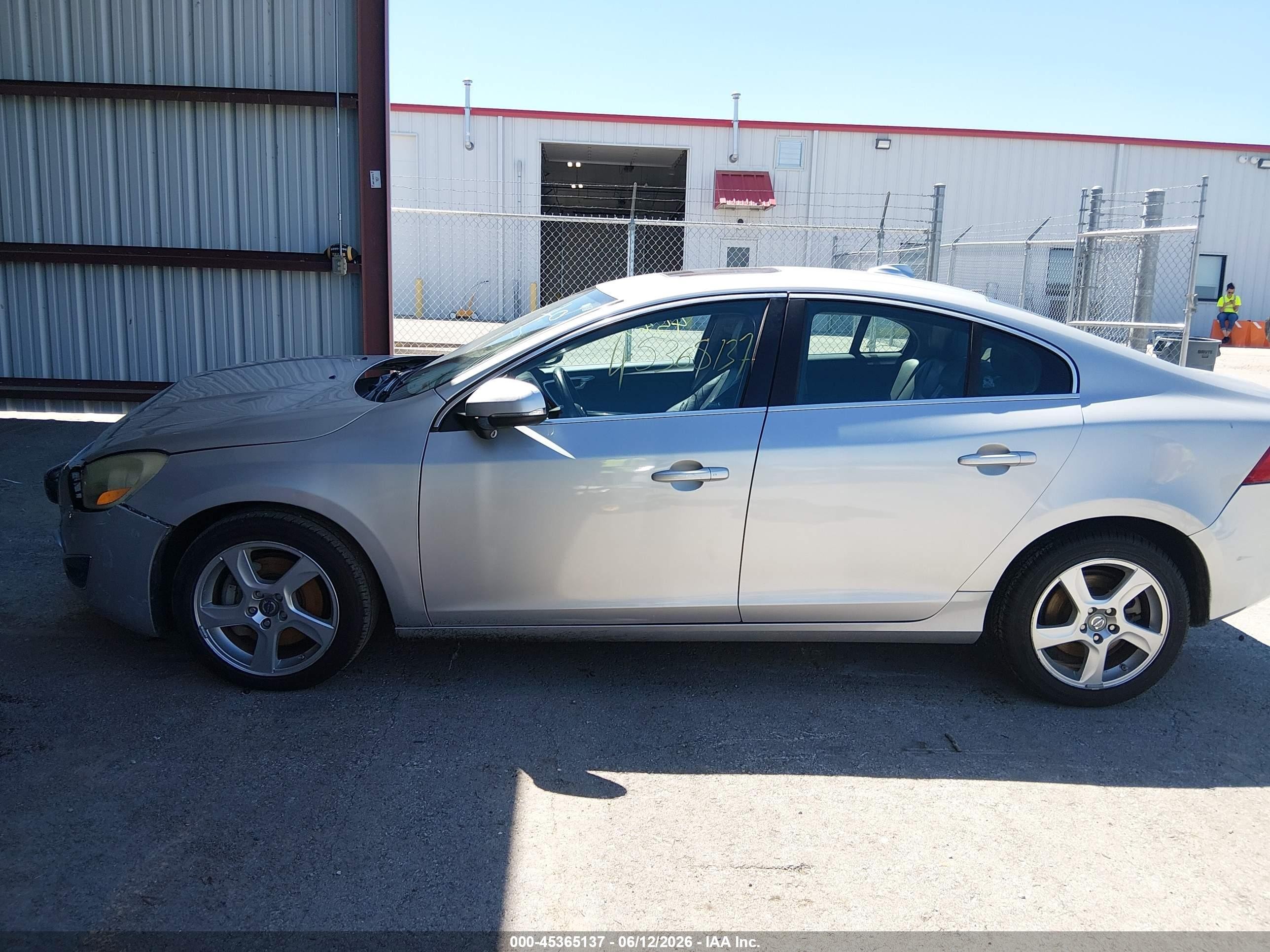 2012 Volvo S60 T5 Silver vin: YV1622FS4C2036477