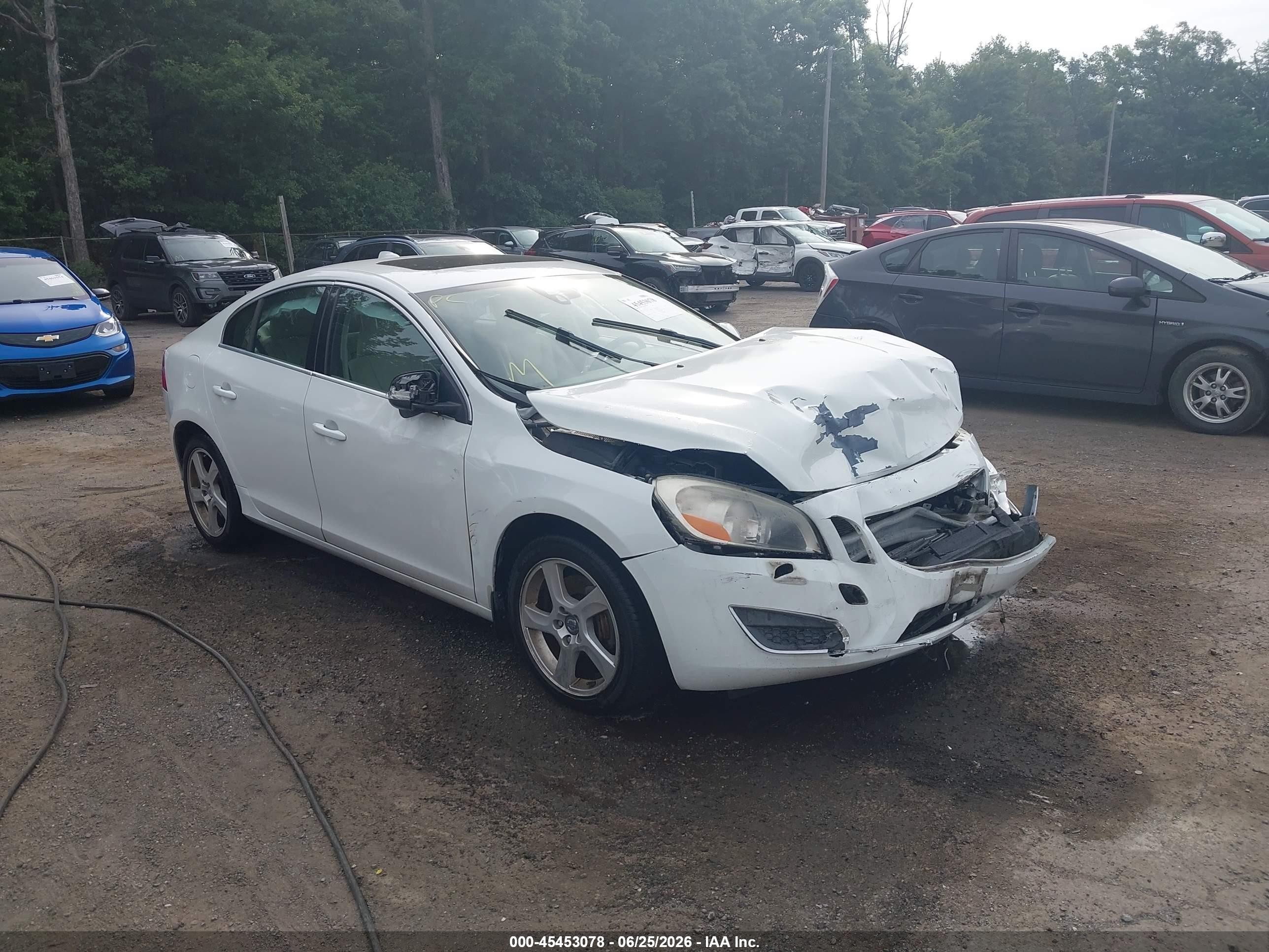 2012 Volvo S60 T5/t5 W/moonroof White vin: YV1622FS5C2127435