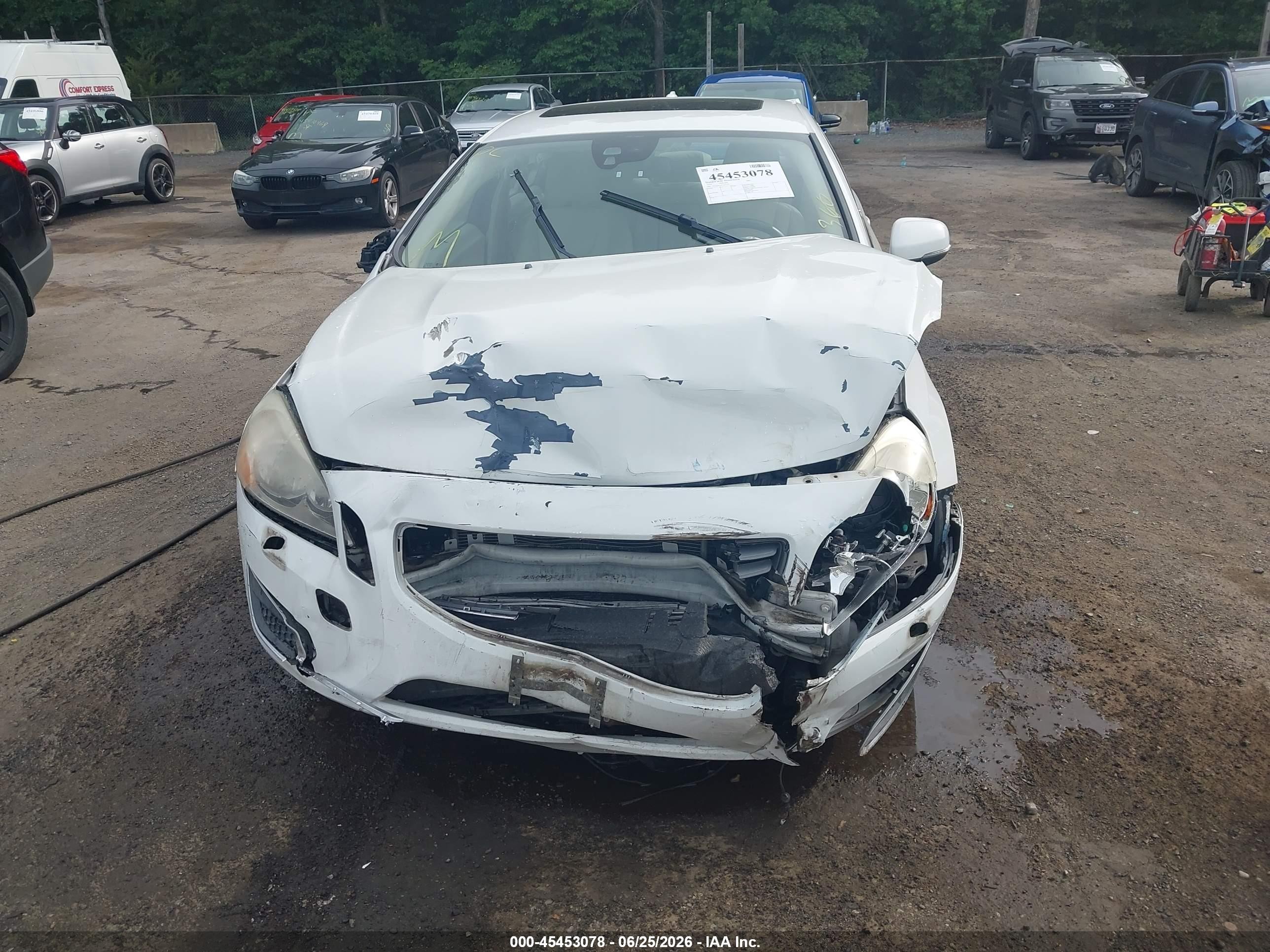 2012 Volvo S60 T5/t5 W/moonroof White vin: YV1622FS5C2127435