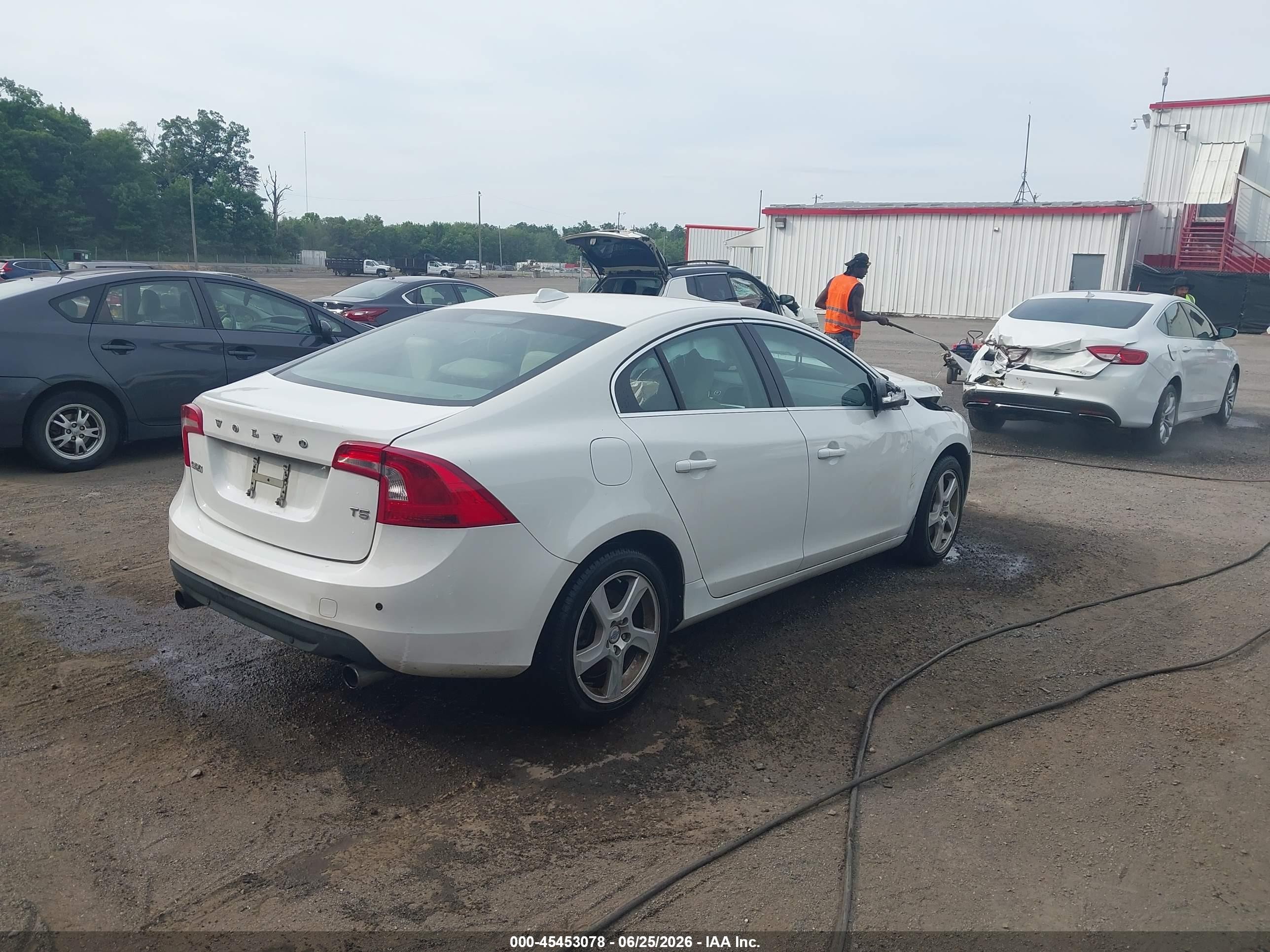 2012 Volvo S60 T5/t5 W/moonroof White vin: YV1622FS5C2127435