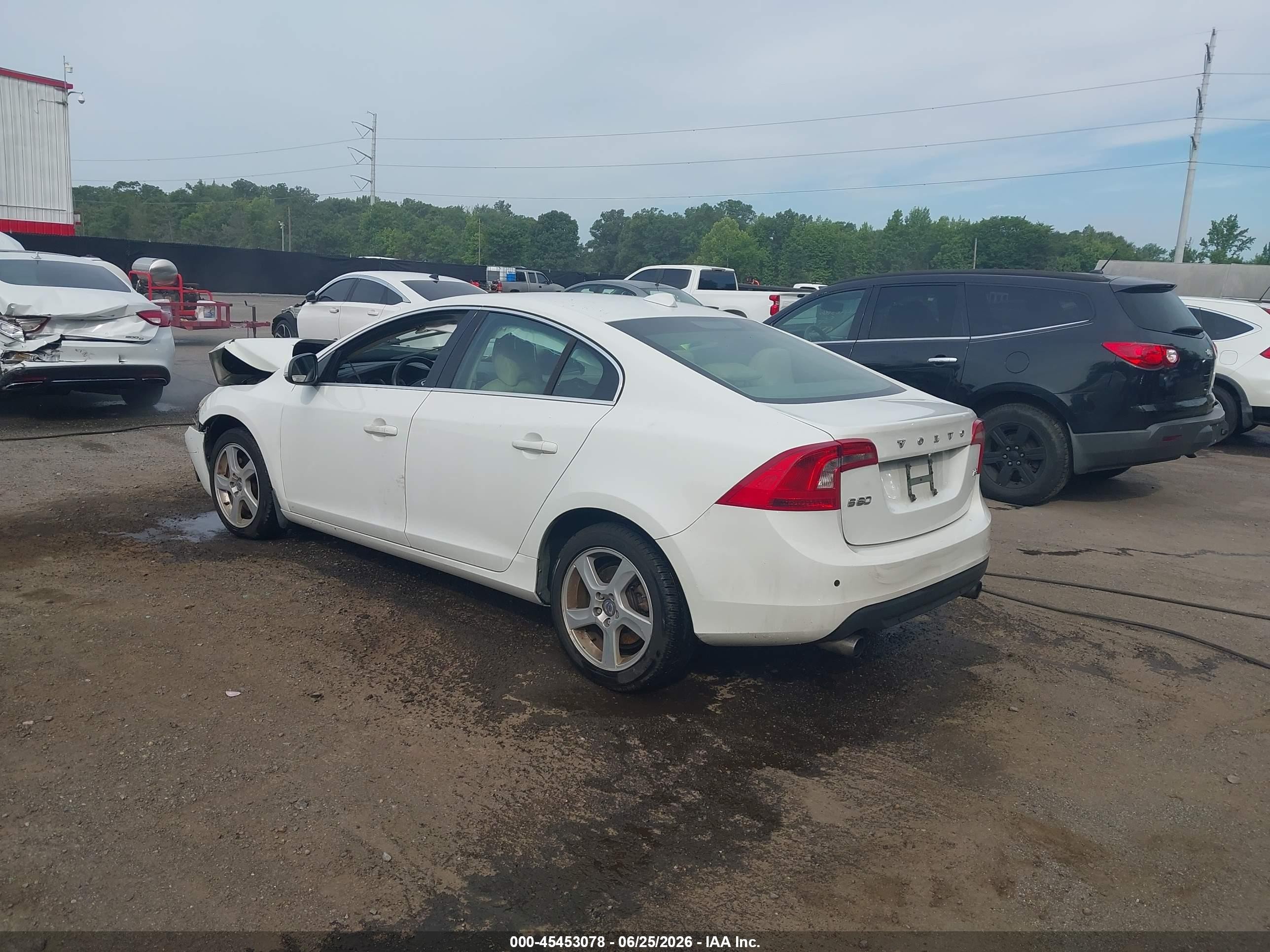 2012 Volvo S60 T5/t5 W/moonroof White vin: YV1622FS5C2127435