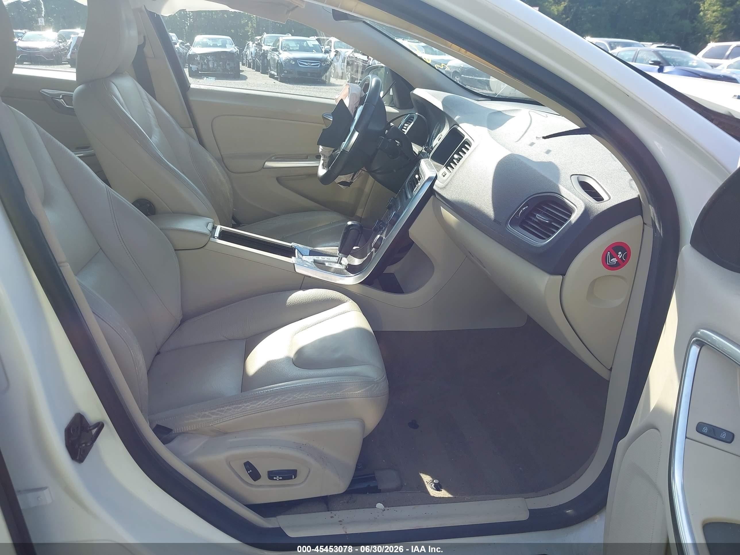 2012 Volvo S60 T5/t5 W/moonroof White vin: YV1622FS5C2127435