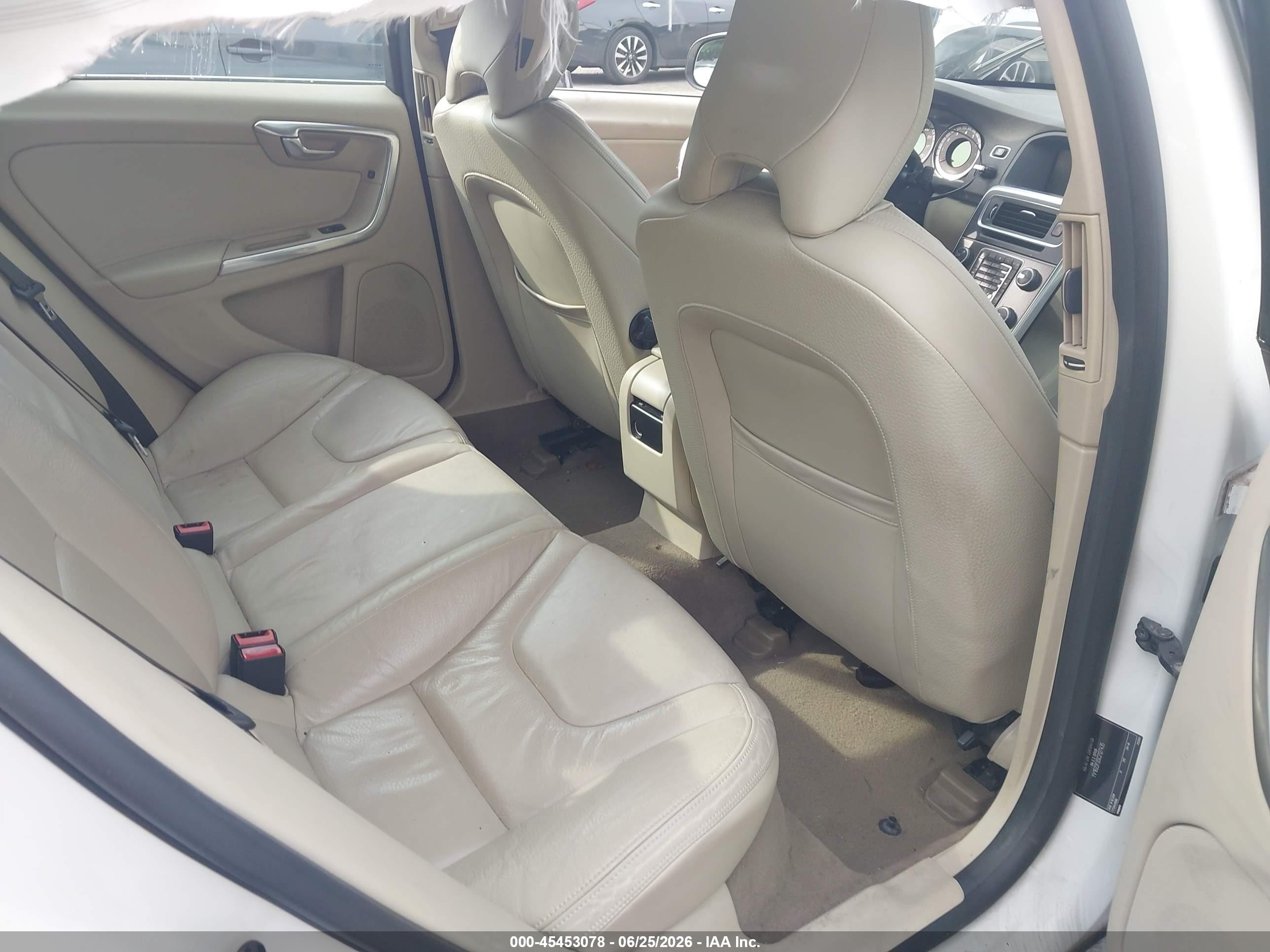 2012 Volvo S60 T5/t5 W/moonroof White vin: YV1622FS5C2127435