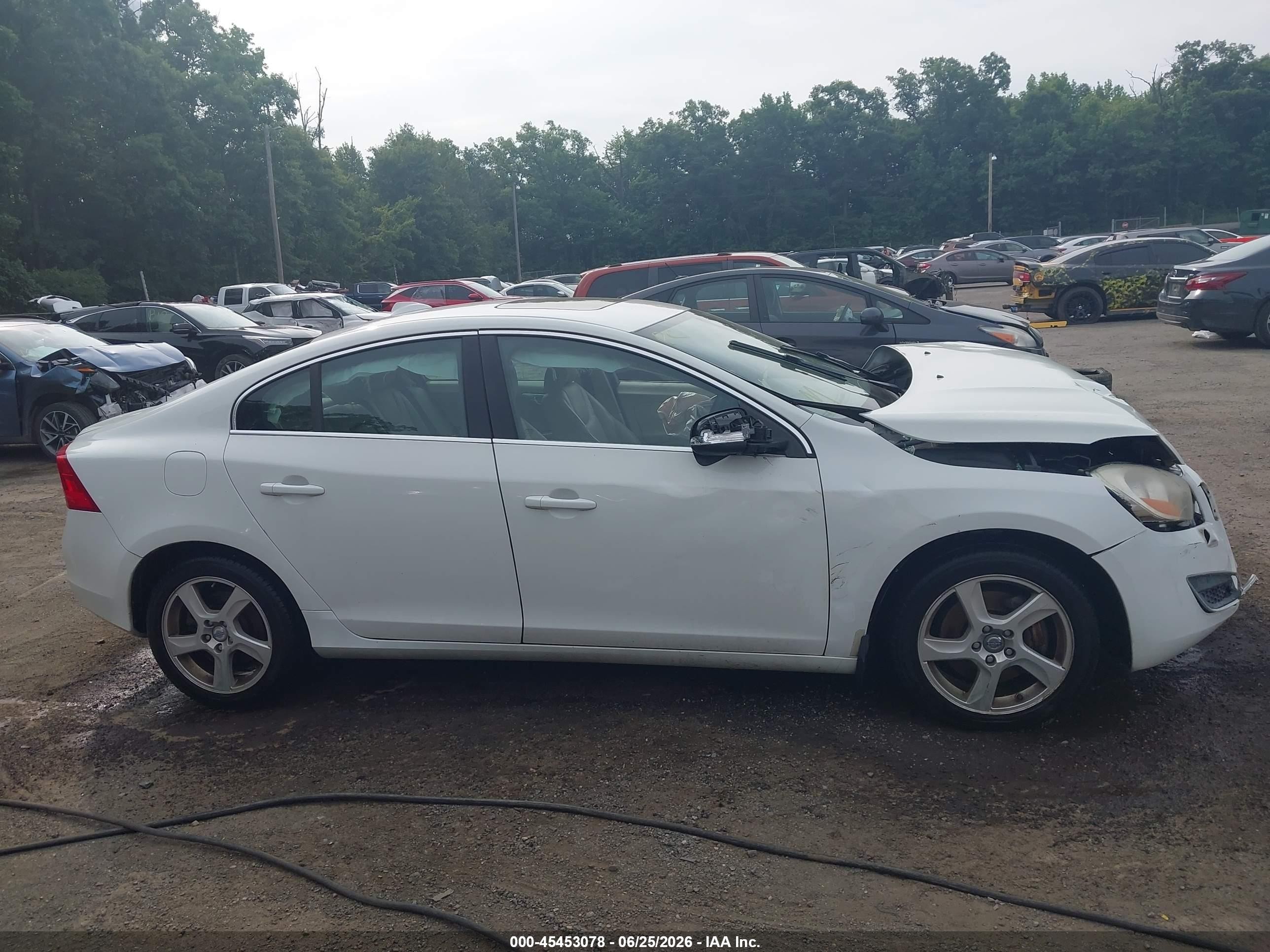 2012 Volvo S60 T5/t5 W/moonroof White vin: YV1622FS5C2127435