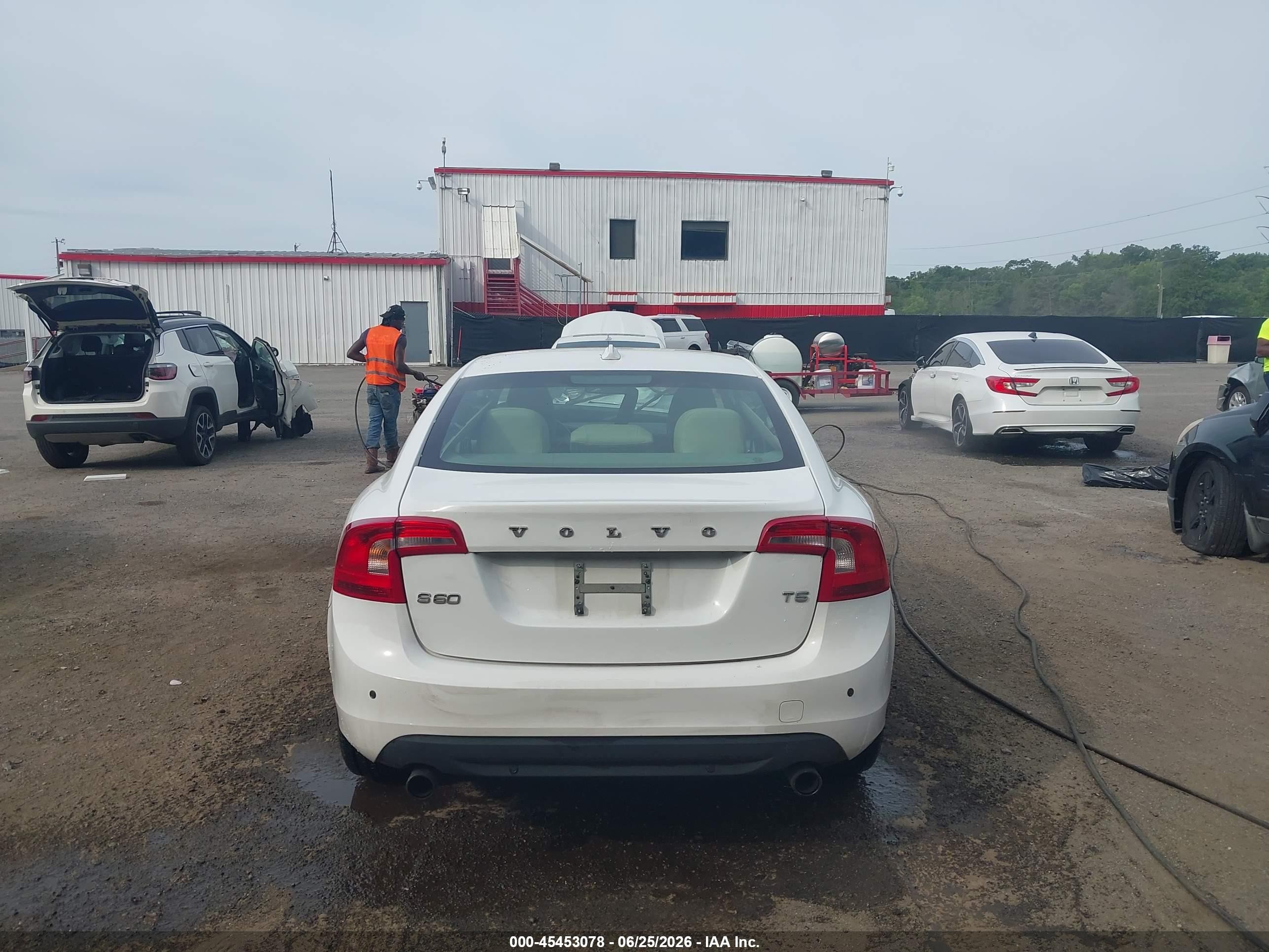 2012 Volvo S60 T5/t5 W/moonroof White vin: YV1622FS5C2127435