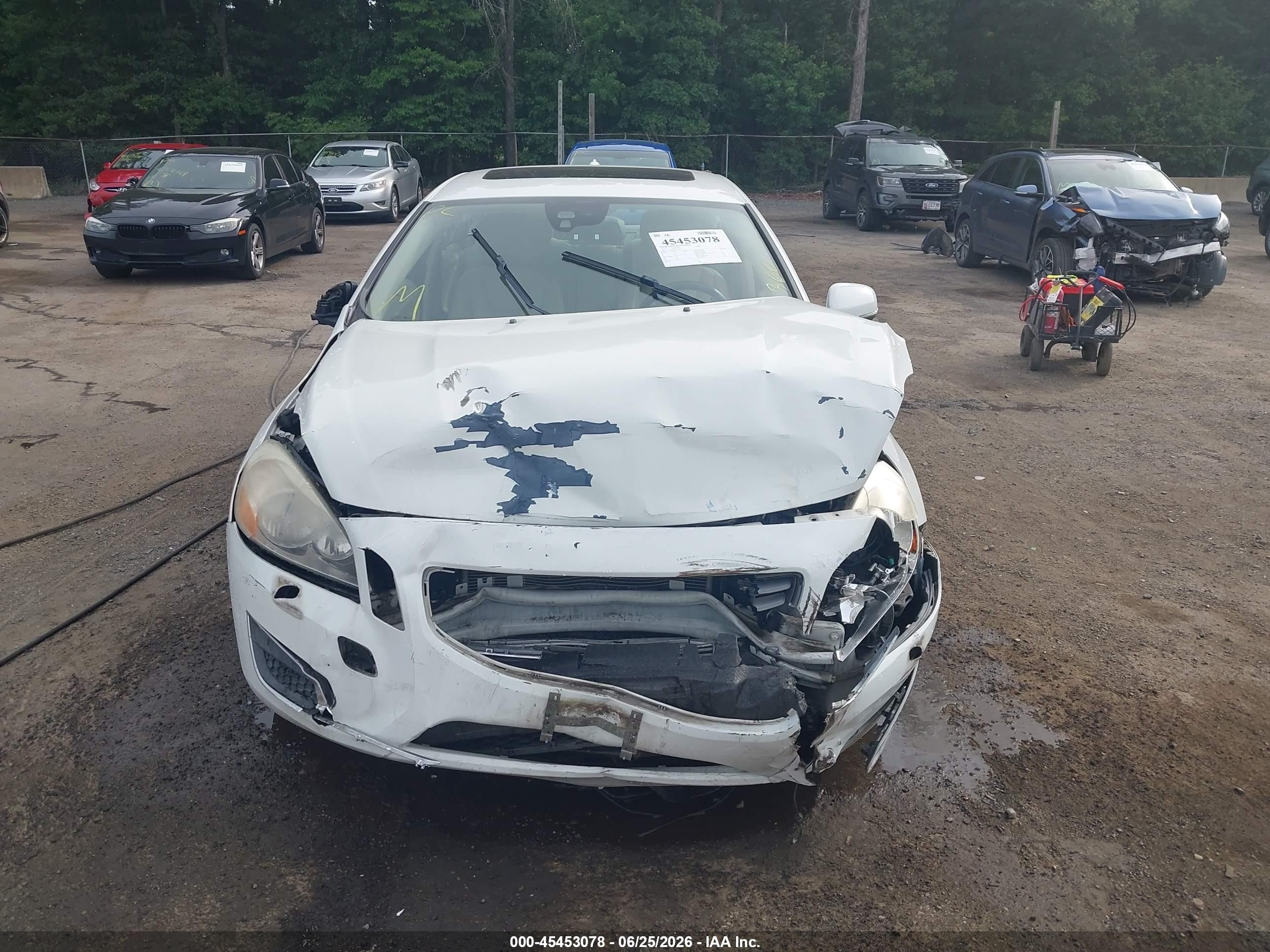 2012 Volvo S60 T5/t5 W/moonroof White vin: YV1622FS5C2127435