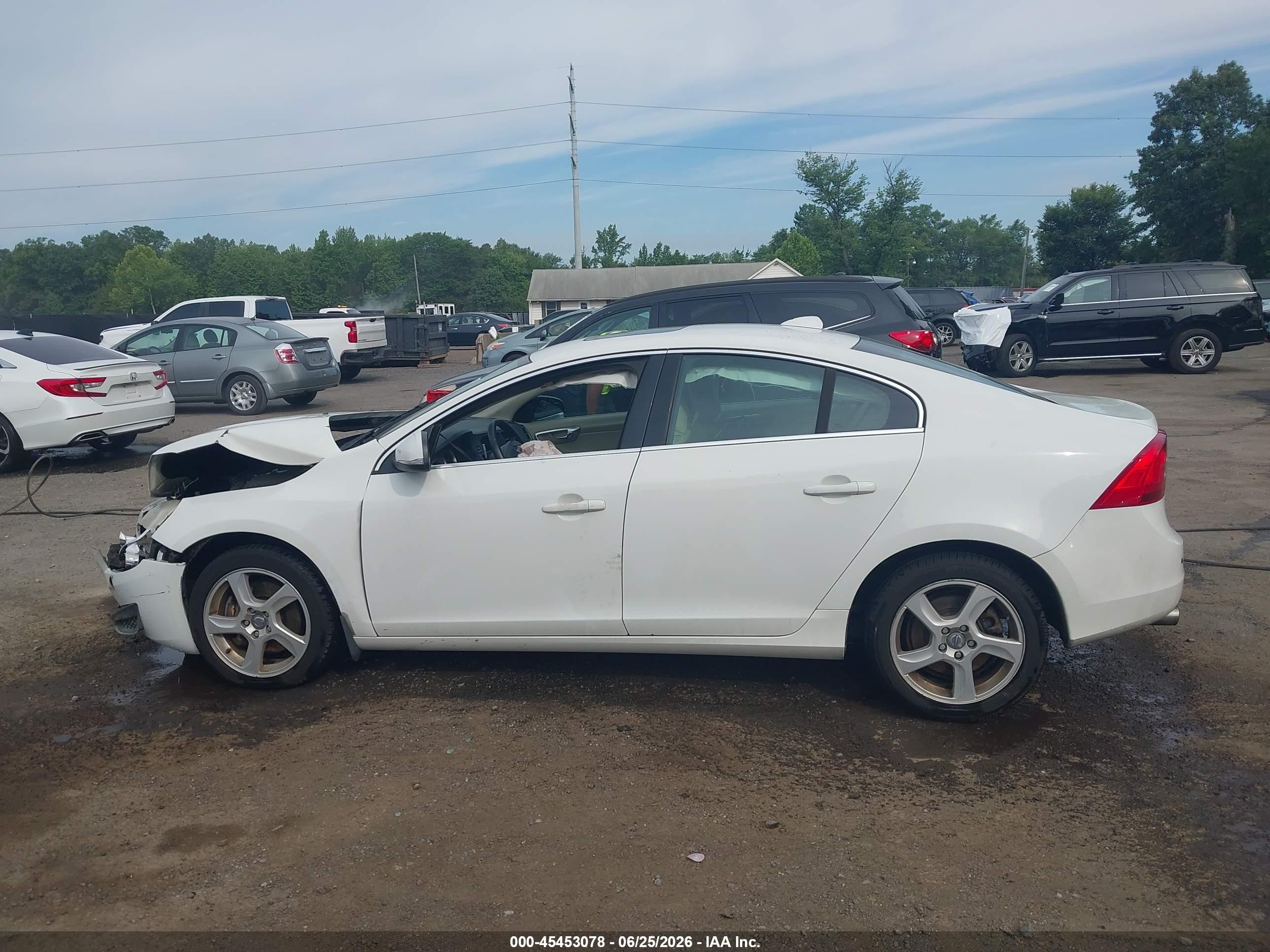 2012 Volvo S60 T5/t5 W/moonroof White vin: YV1622FS5C2127435