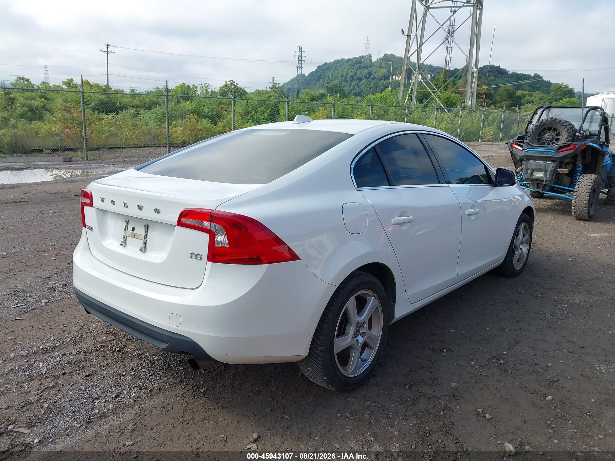 2012 Volvo S60 T5/t5 W/moonroof White vin: YV1622FS5C2134630