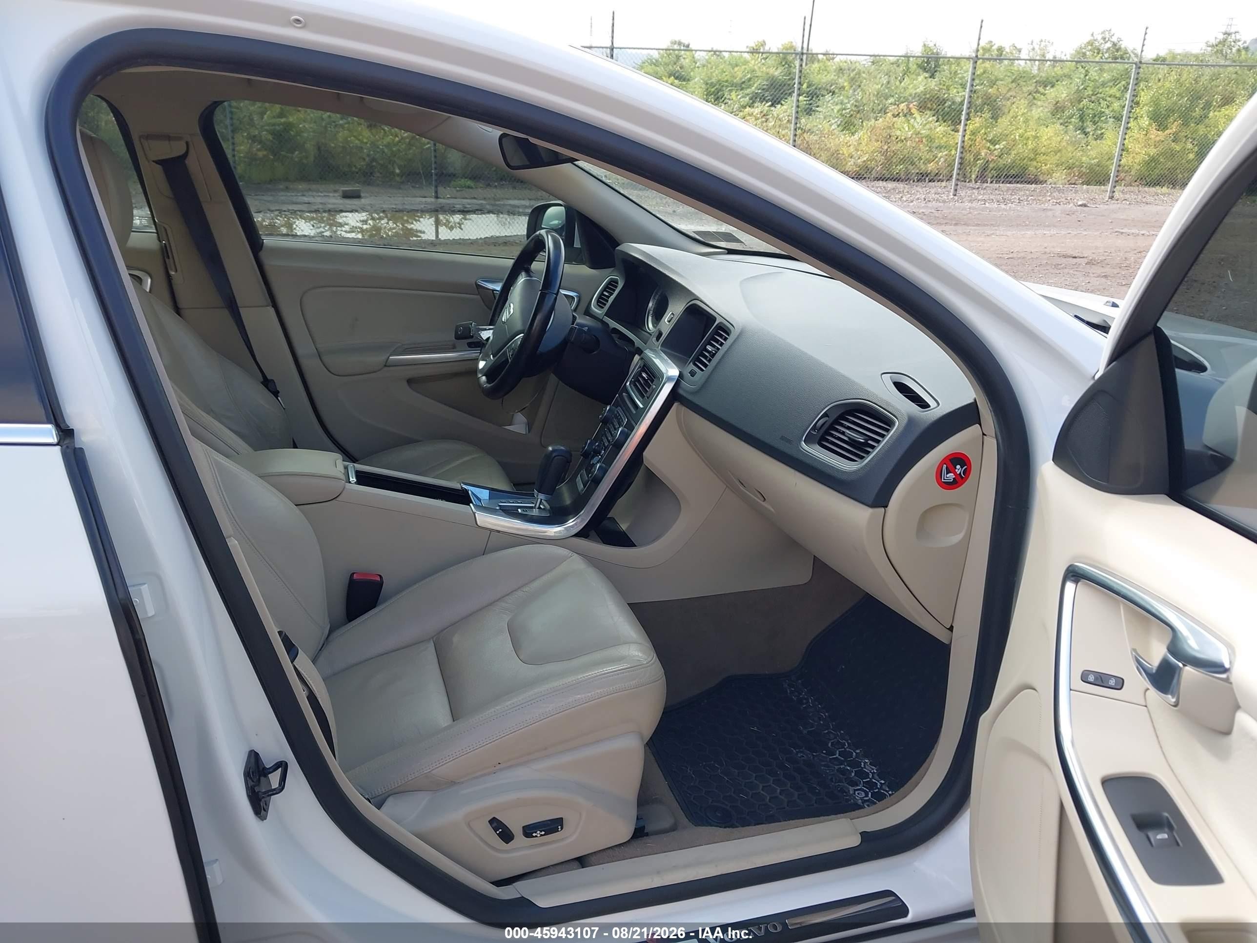2012 Volvo S60 T5/t5 W/moonroof White vin: YV1622FS5C2134630