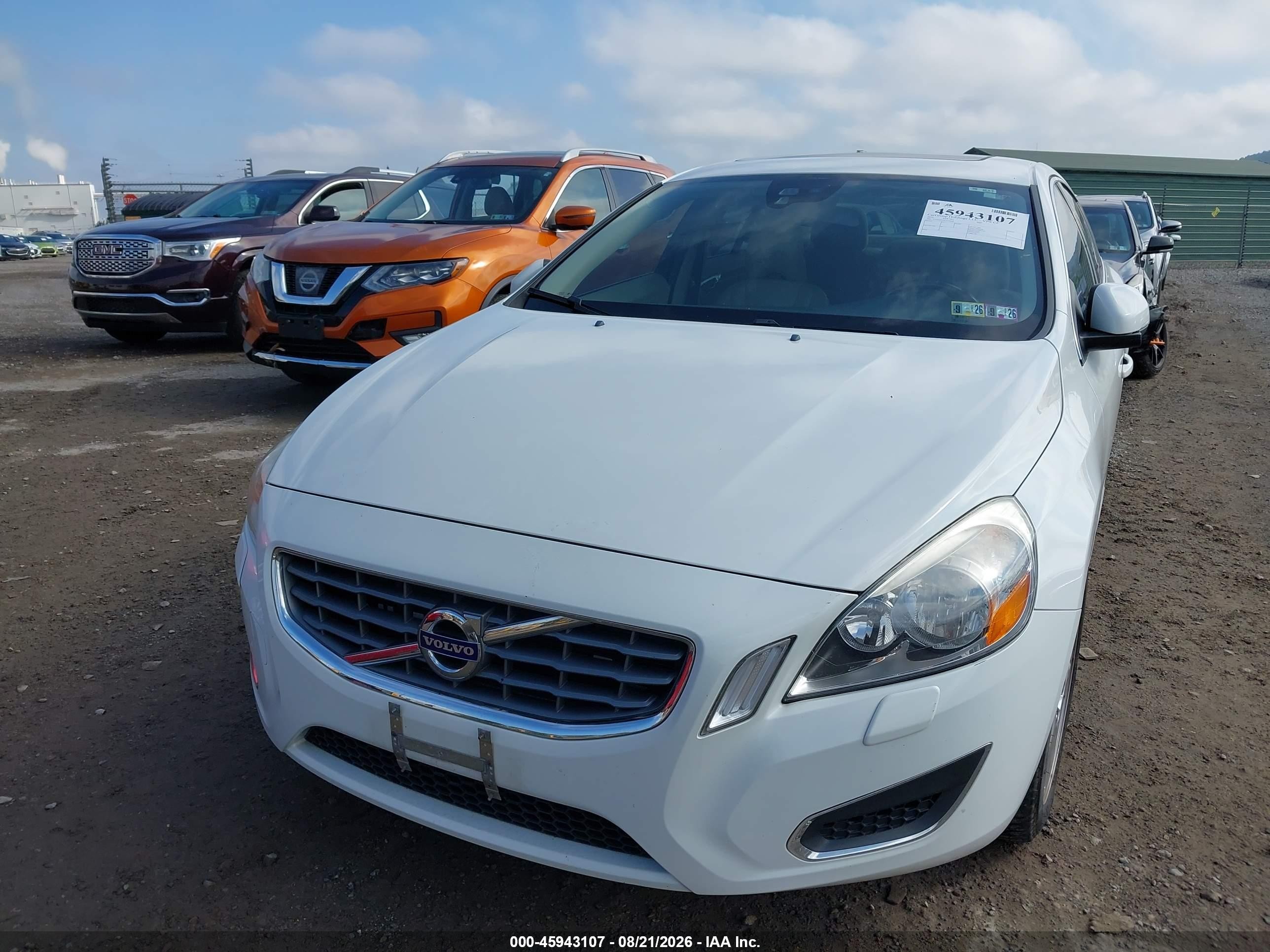 2012 Volvo S60 T5/t5 W/moonroof White vin: YV1622FS5C2134630