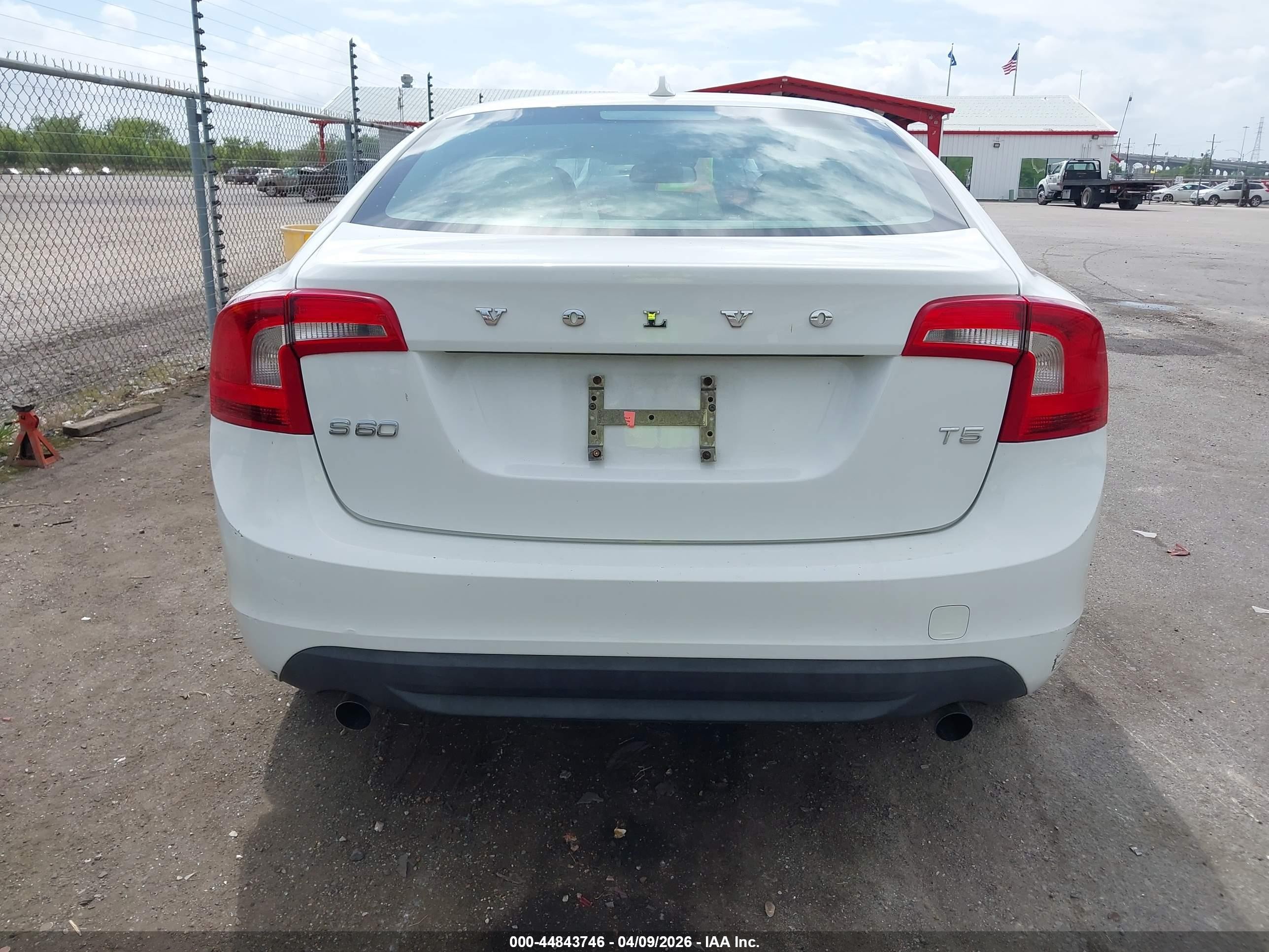 2012 Volvo S60 T5 White vin: YV1622FS6C2036870