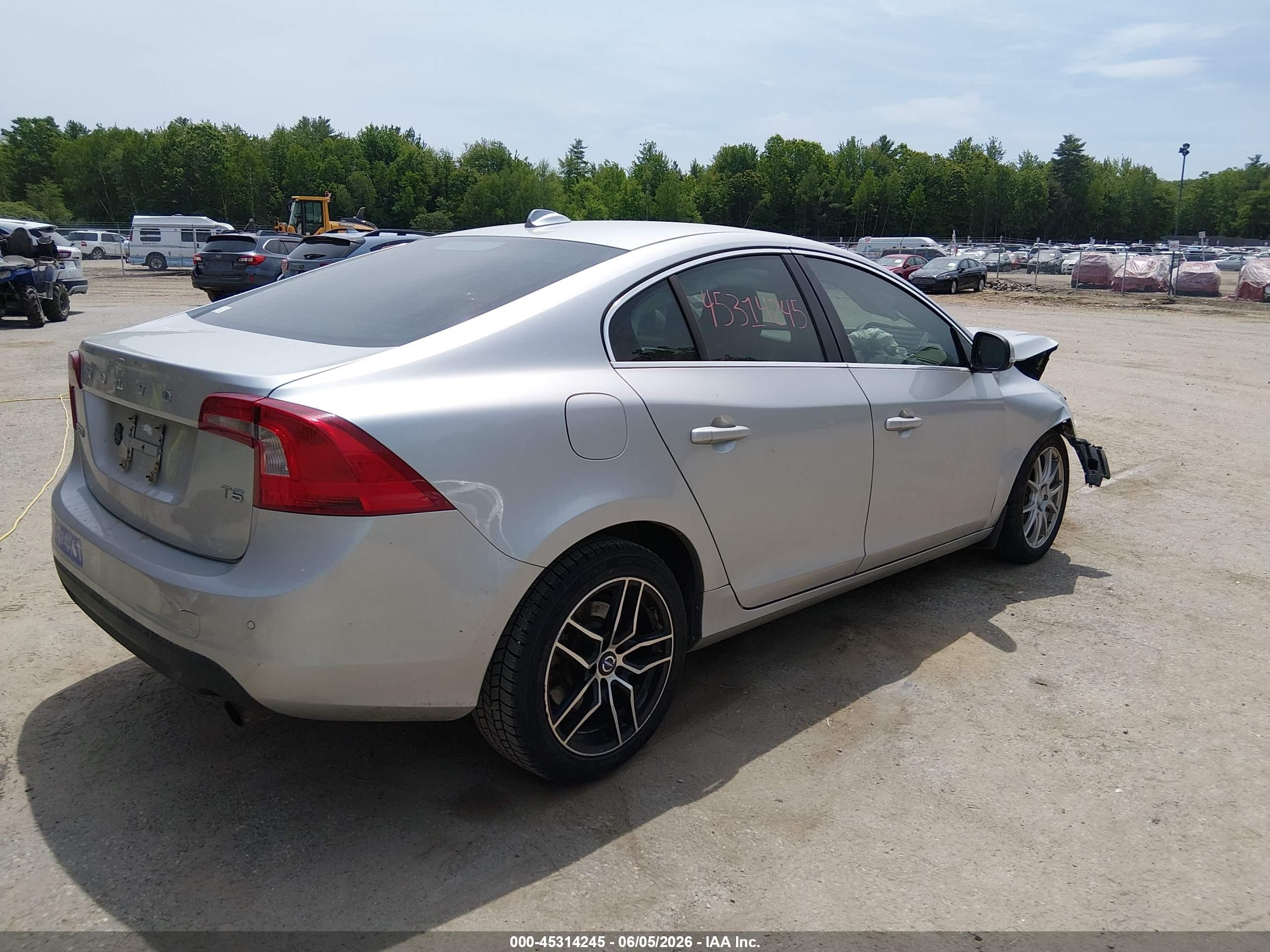 2012 Volvo S60 T5 Silver vin: YV1622FS6C2113382