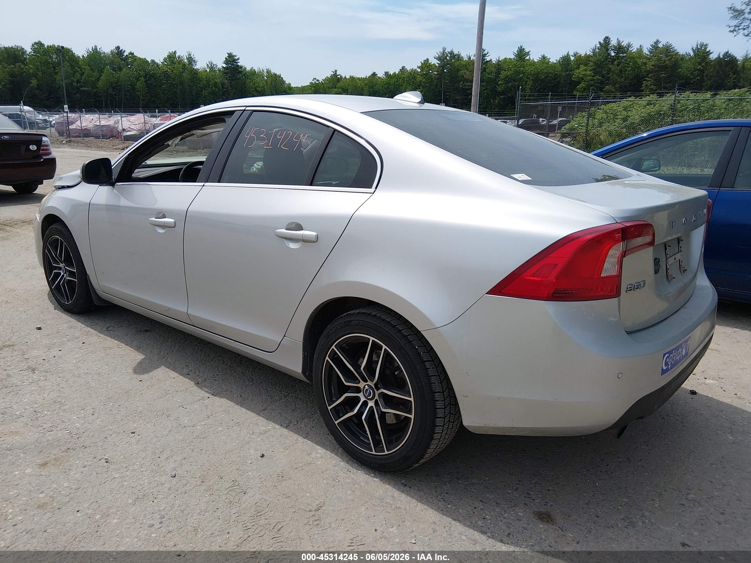 2012 Volvo S60 T5 Silver vin: YV1622FS6C2113382
