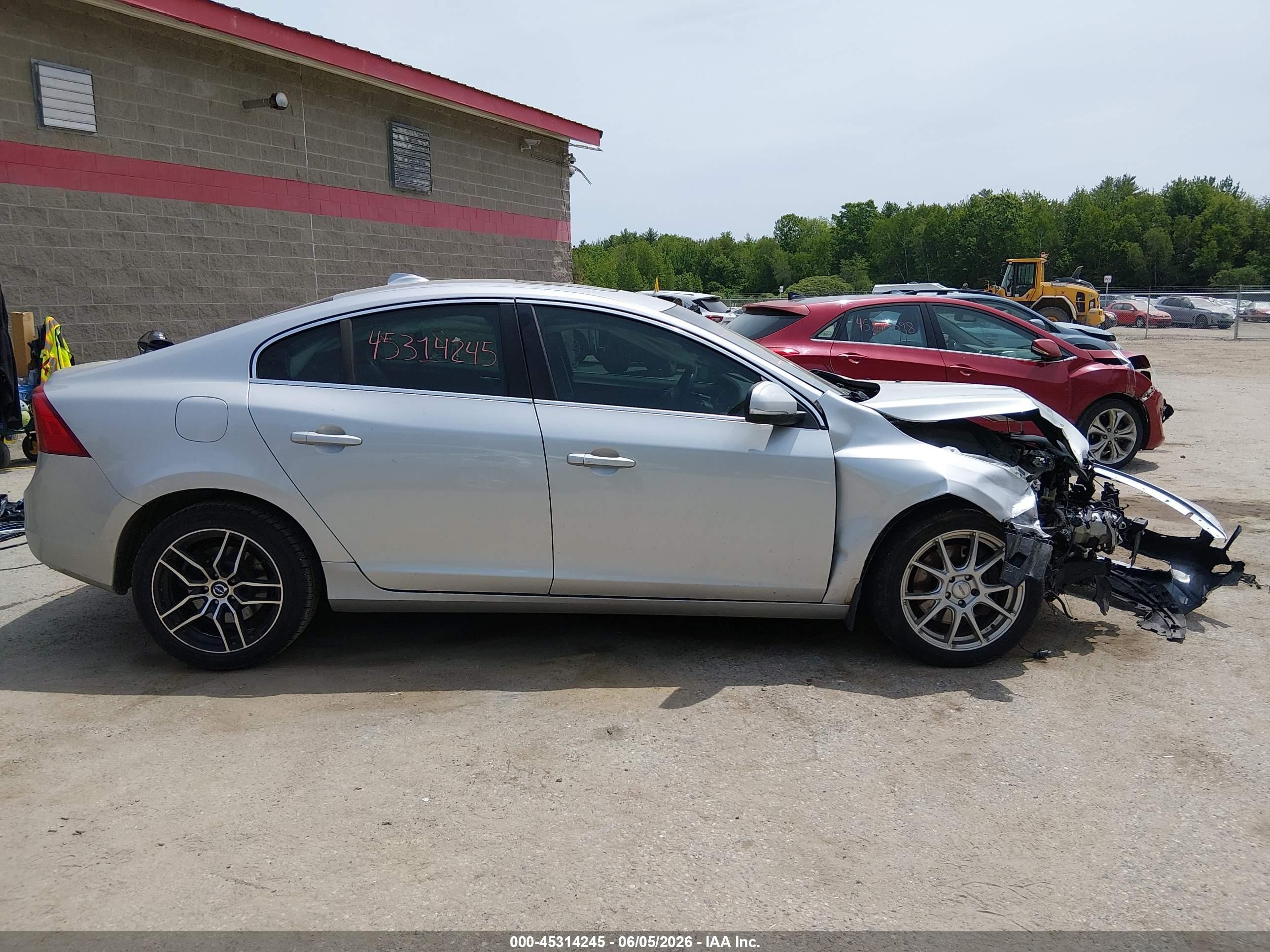 2012 Volvo S60 T5 Silver vin: YV1622FS6C2113382
