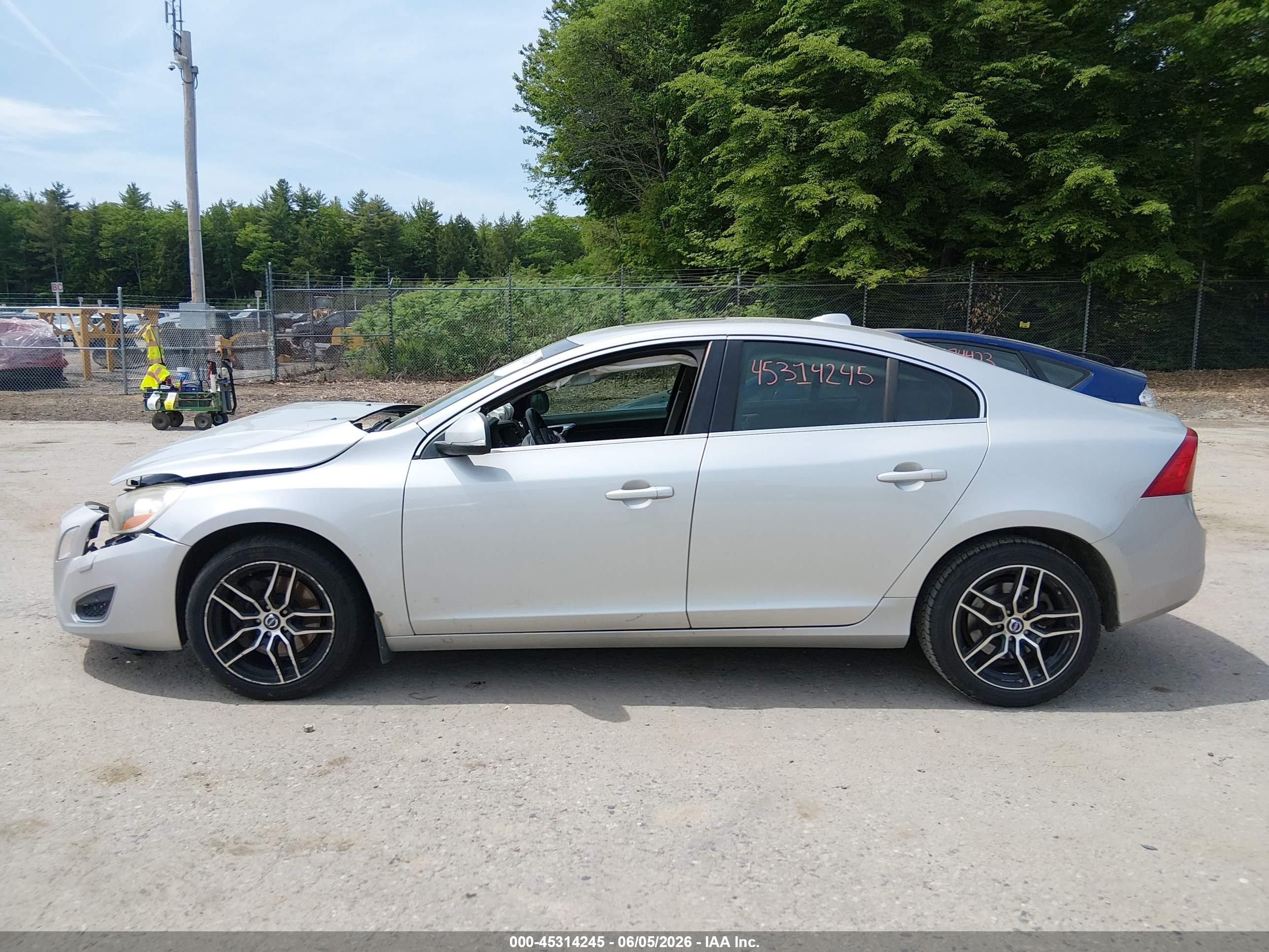 2012 Volvo S60 T5 Silver vin: YV1622FS6C2113382