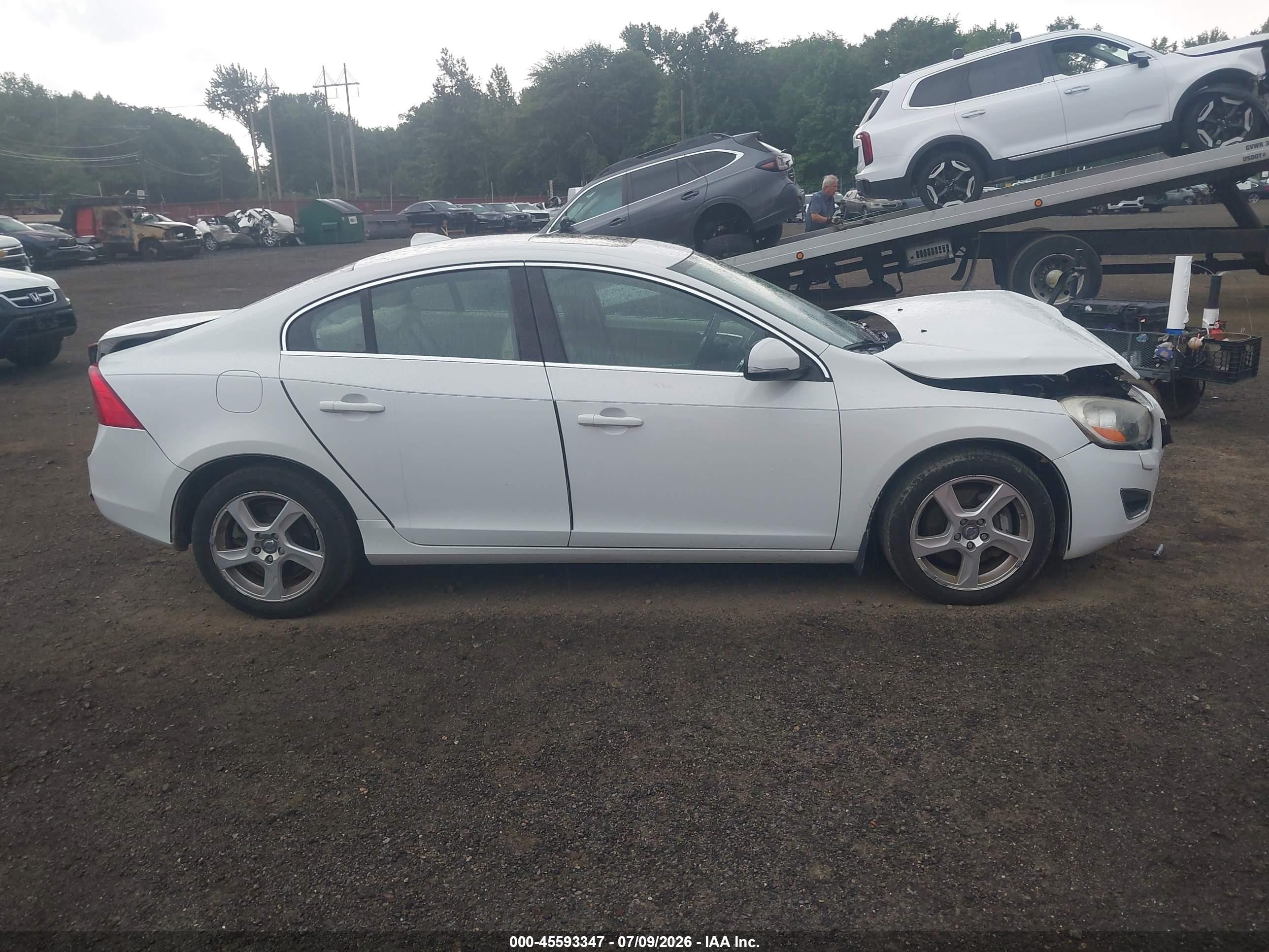 2012 Volvo S60 T5/t5 W/moonroof White vin: YV1622FS6C2126553